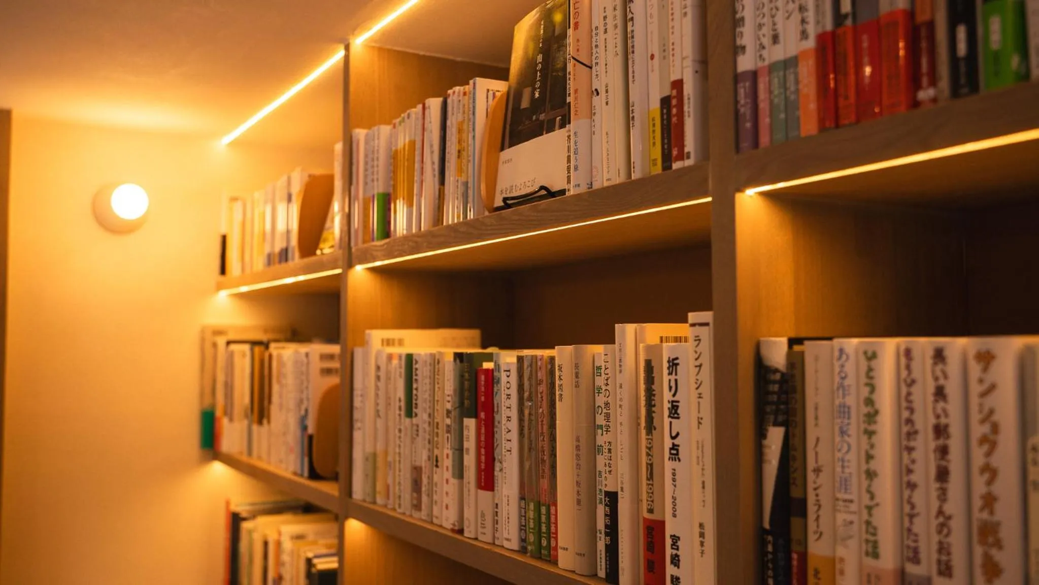 Library in Moving Inn Tokachi Kitanomori