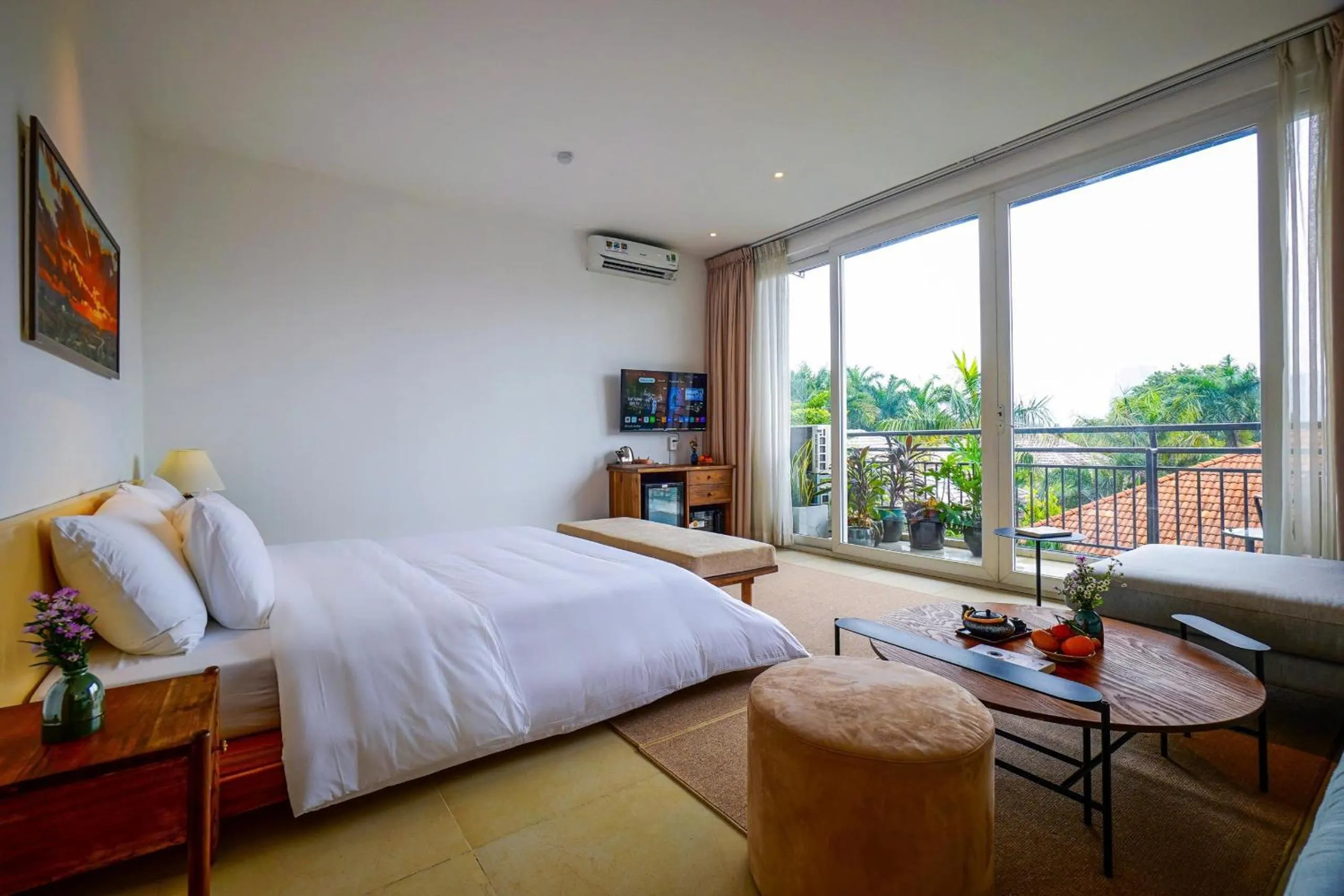 Living room, Bed in Nexus House Lang Bao Chi