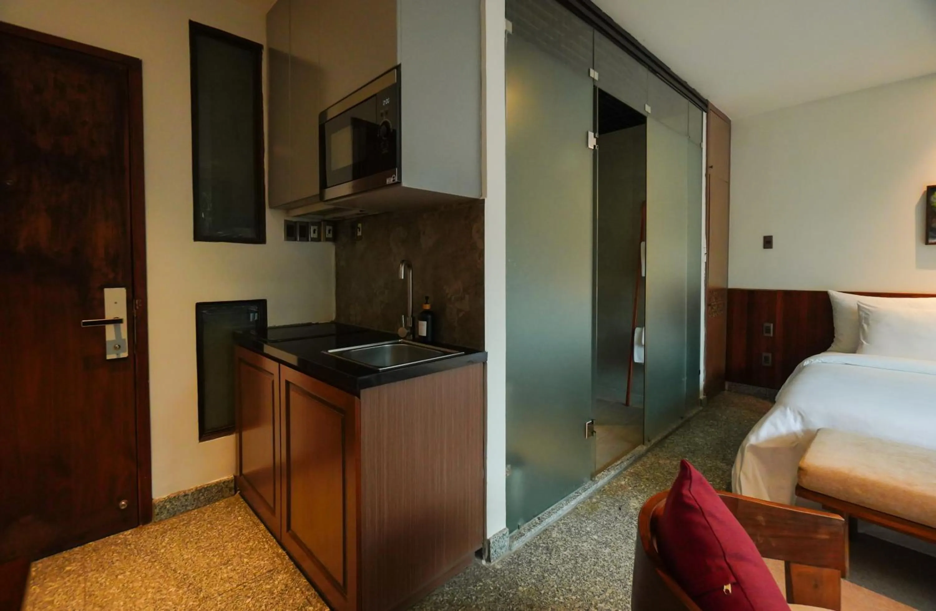 stove, Bed in Nexus House Lang Bao Chi