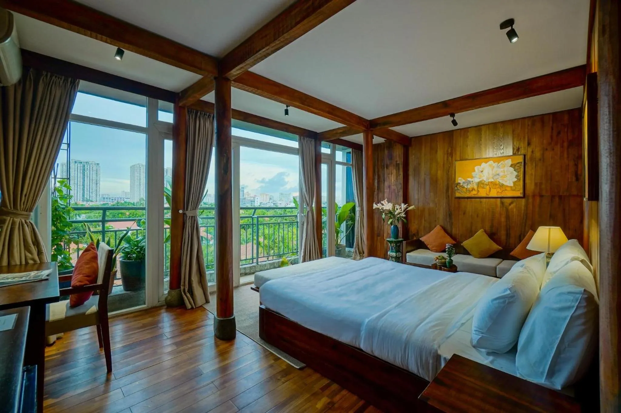 Photo of the whole room, Bed in Nexus House Lang Bao Chi