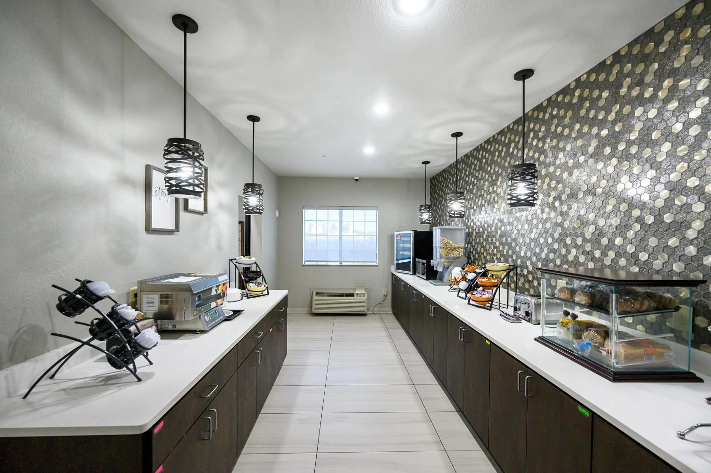 Breakfast in HiWay Inn Express of Broken Bow