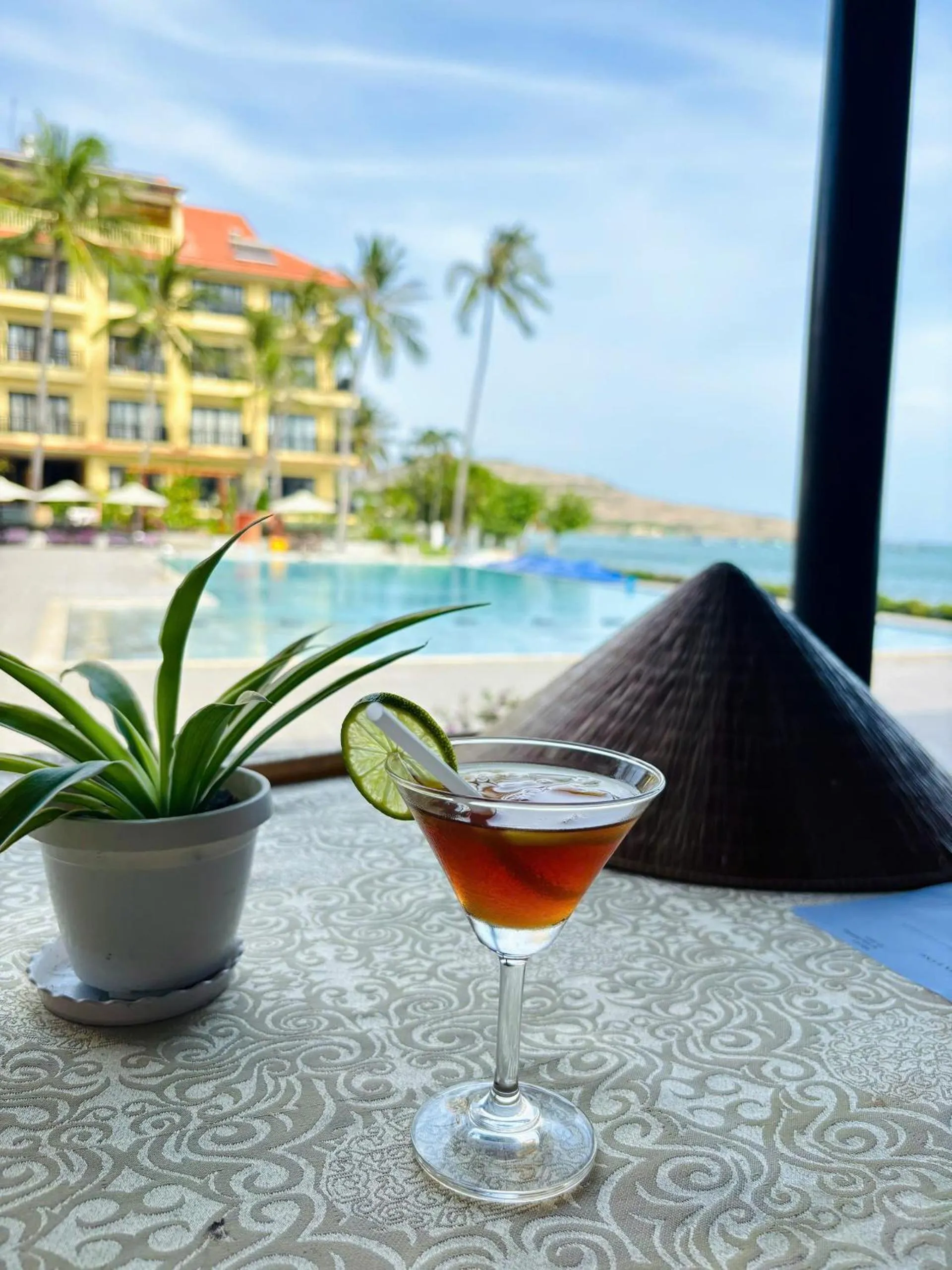 Hon Rom Central Beach Resort