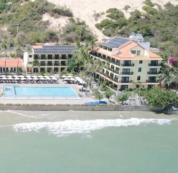 Hon Rom Central Beach Resort