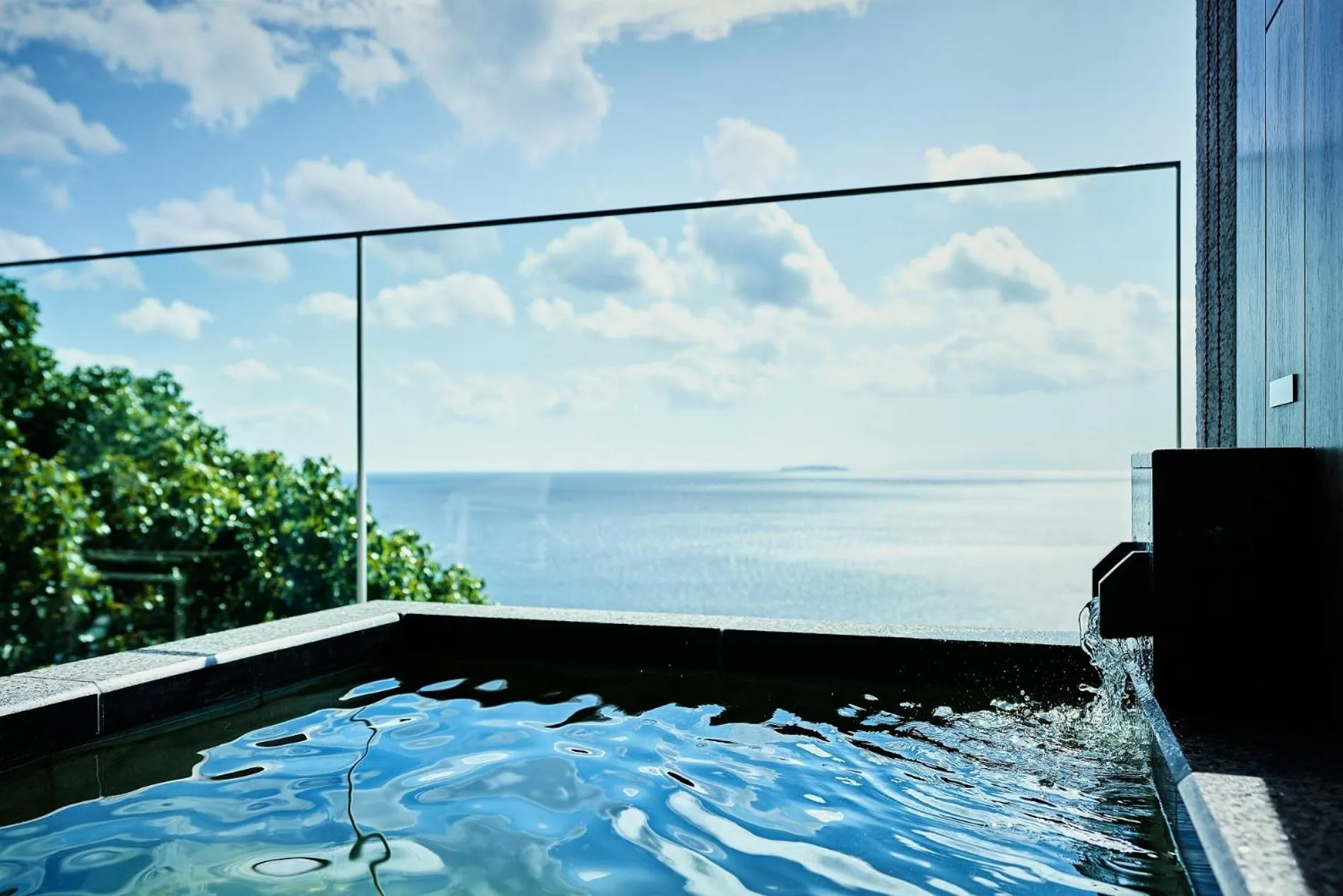 Hot Spring Bath in Atami Izusan Karaku