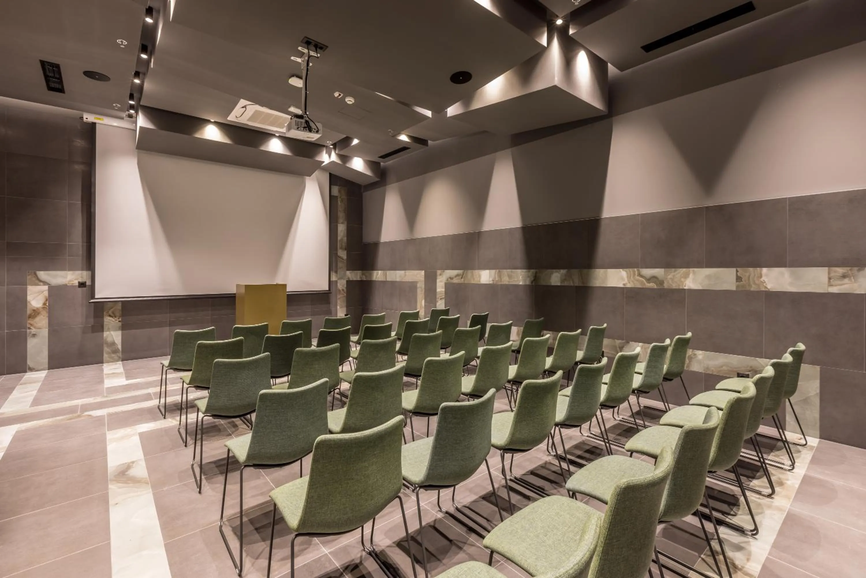 Business facilities in Cora Hotel