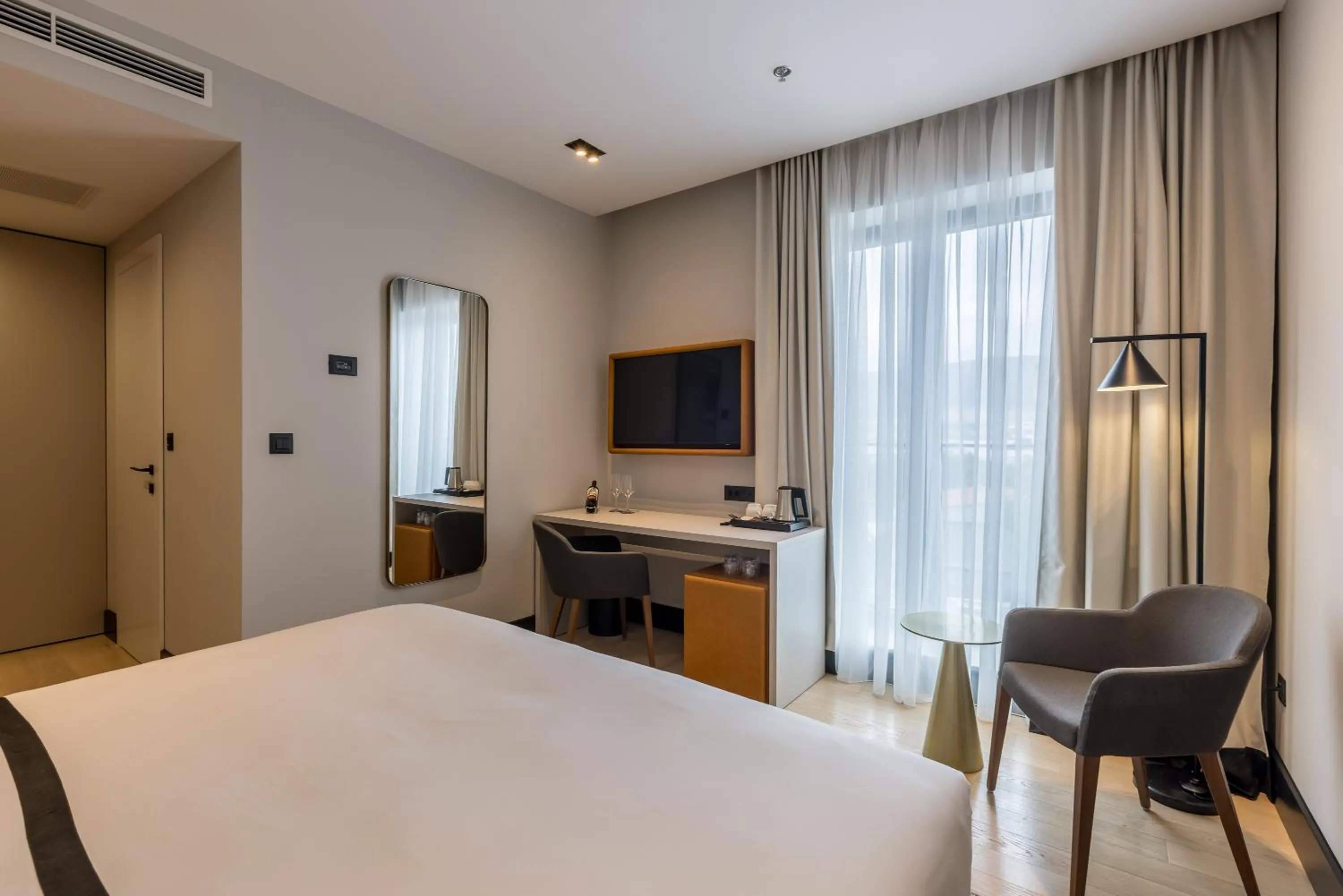 TV and multimedia, Bed in Cora Hotel