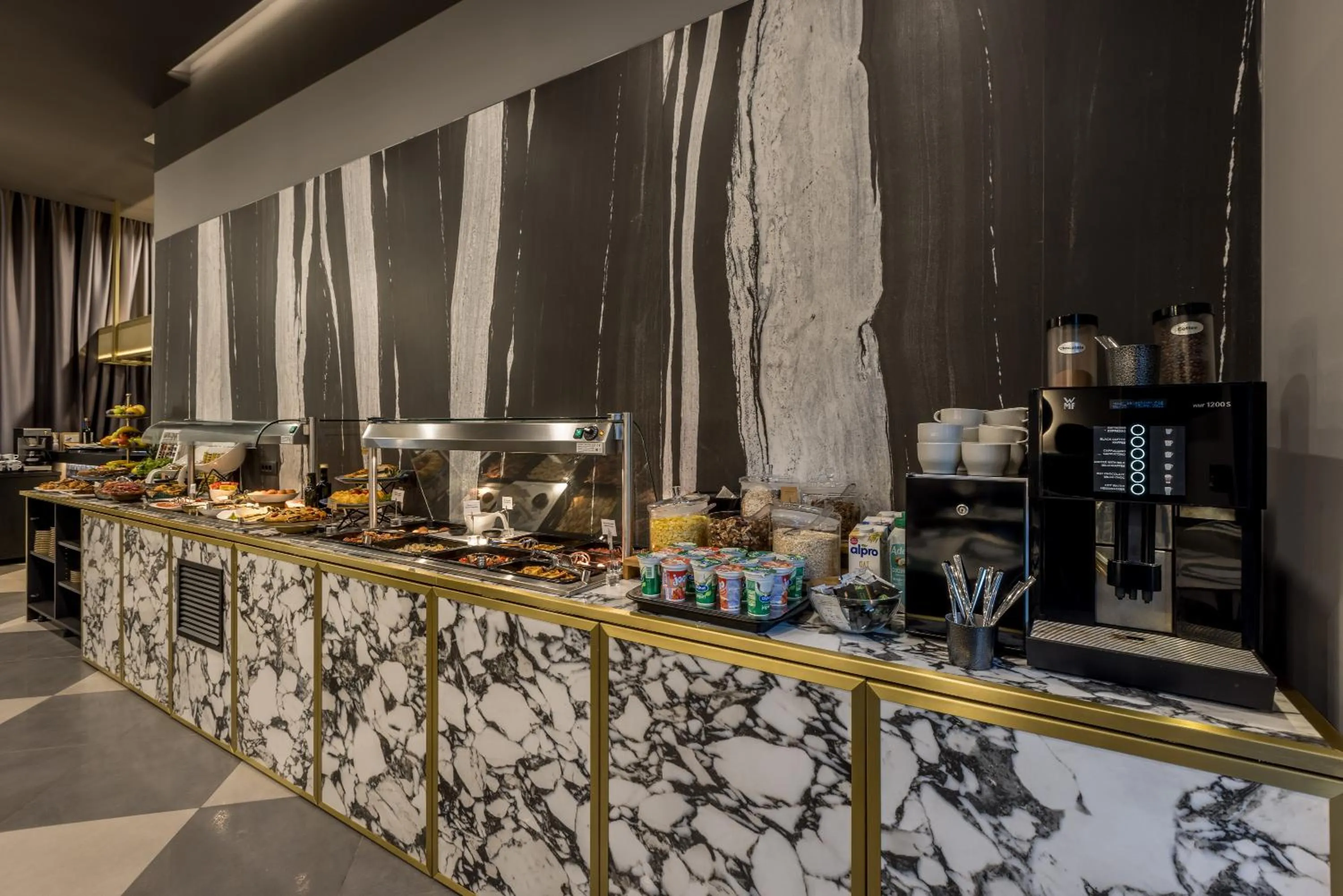 Breakfast in Cora Hotel