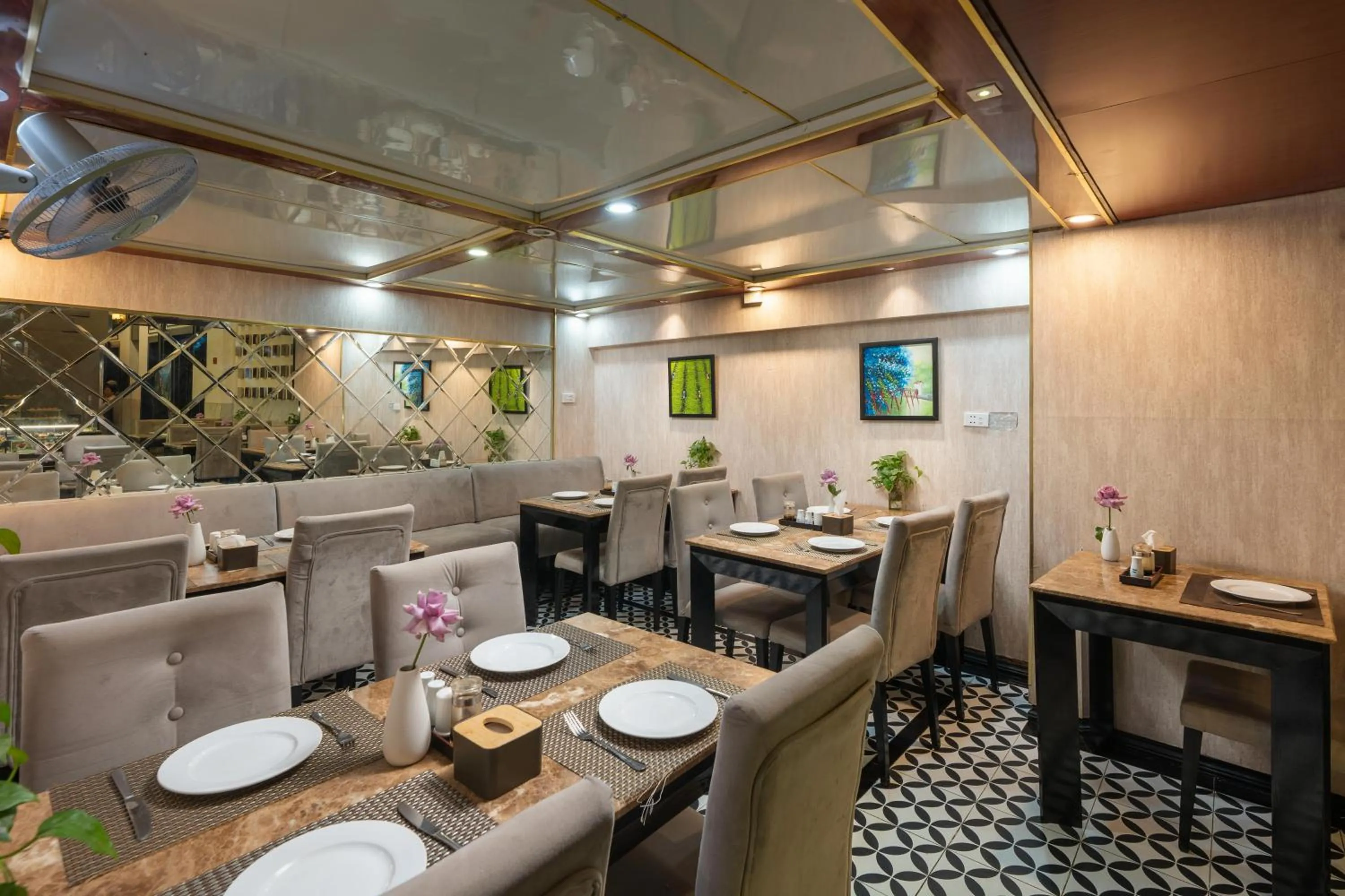 Restaurant/places to eat in Ja Cosmo Hotel and Spa