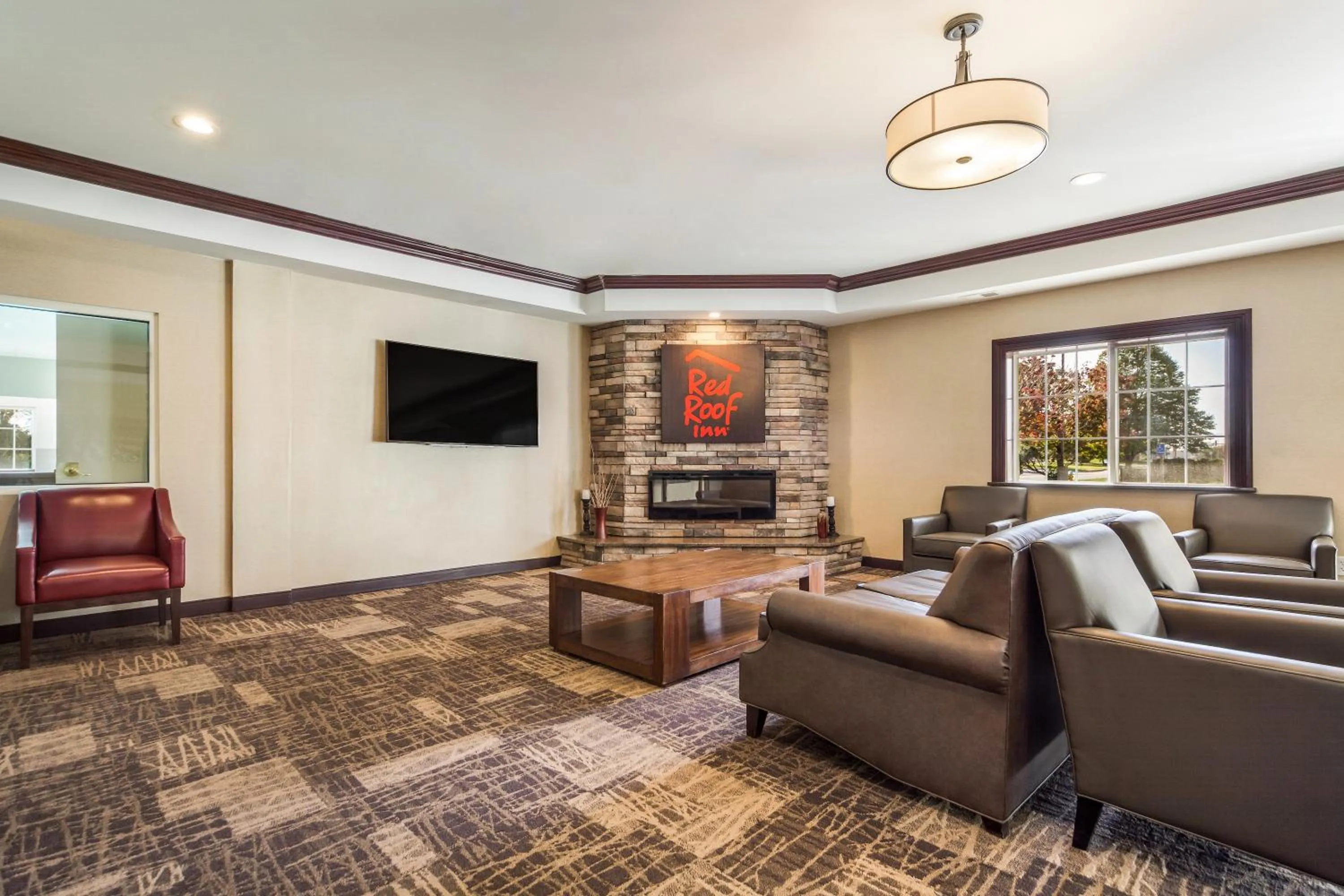 Lobby or reception in Red Roof Inn & Suites Omaha - Council Bluffs