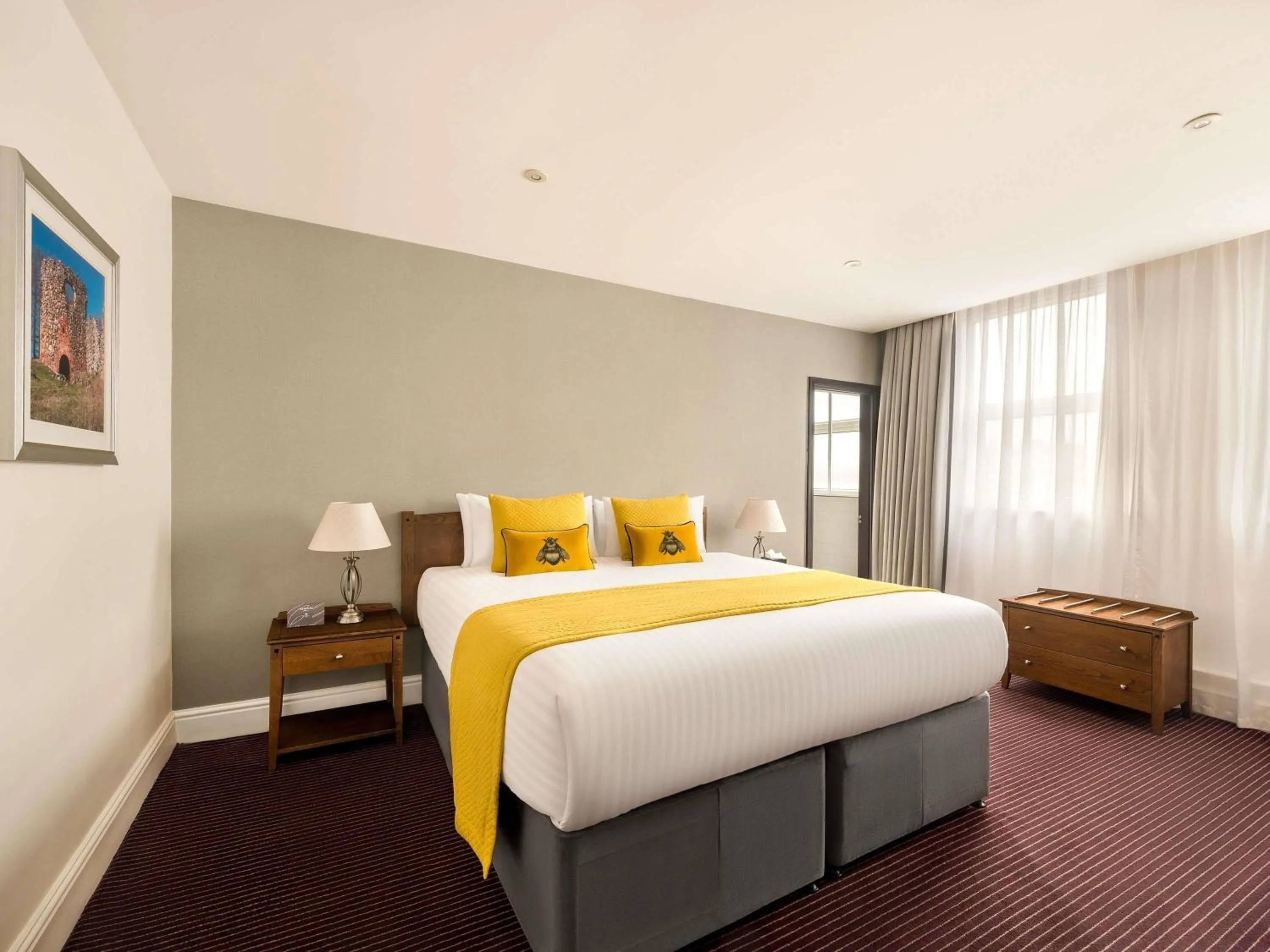 Bedroom, Bed in Mercure Doncaster Centre Danum Hotel