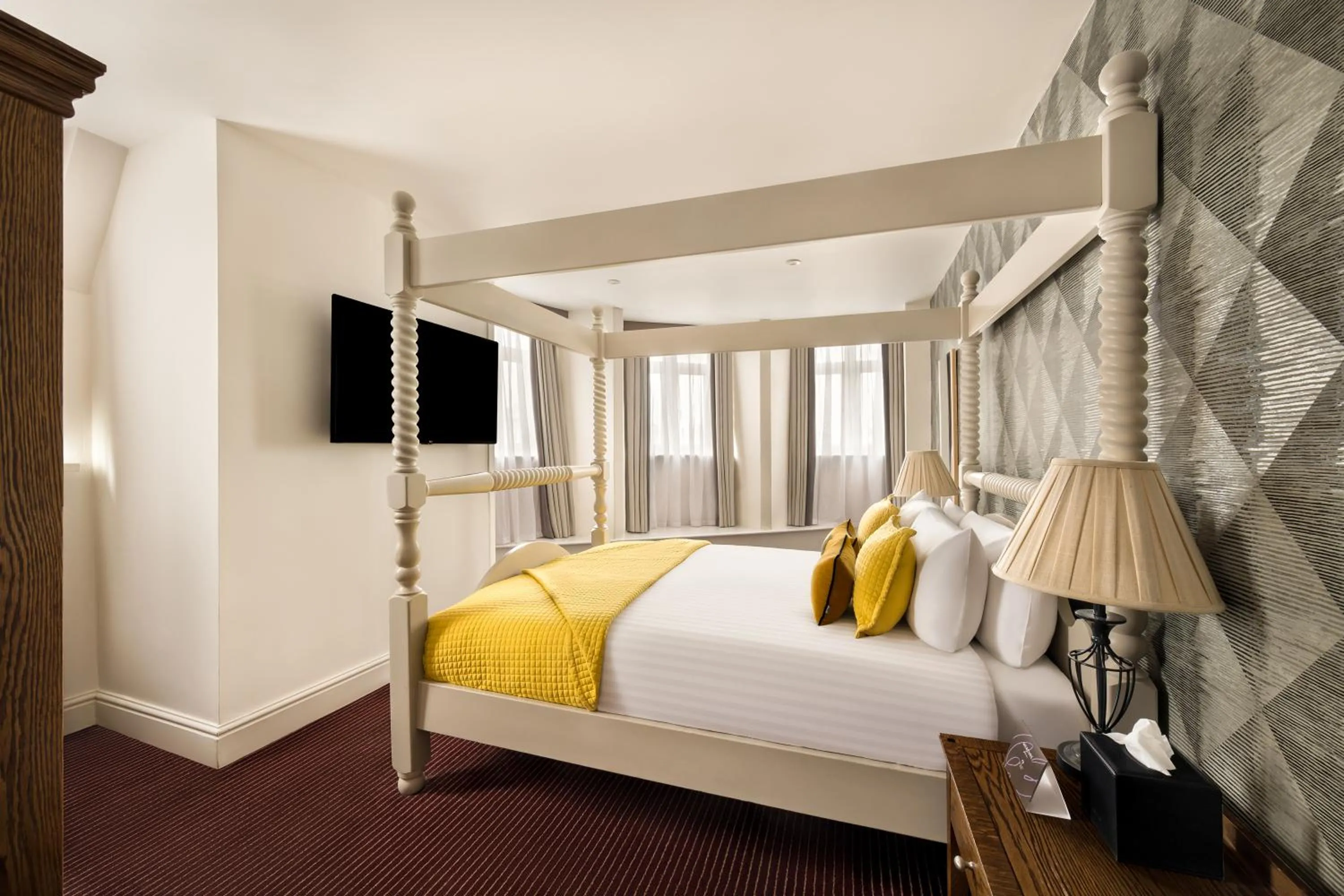 Bed in Mercure Doncaster Centre Danum Hotel