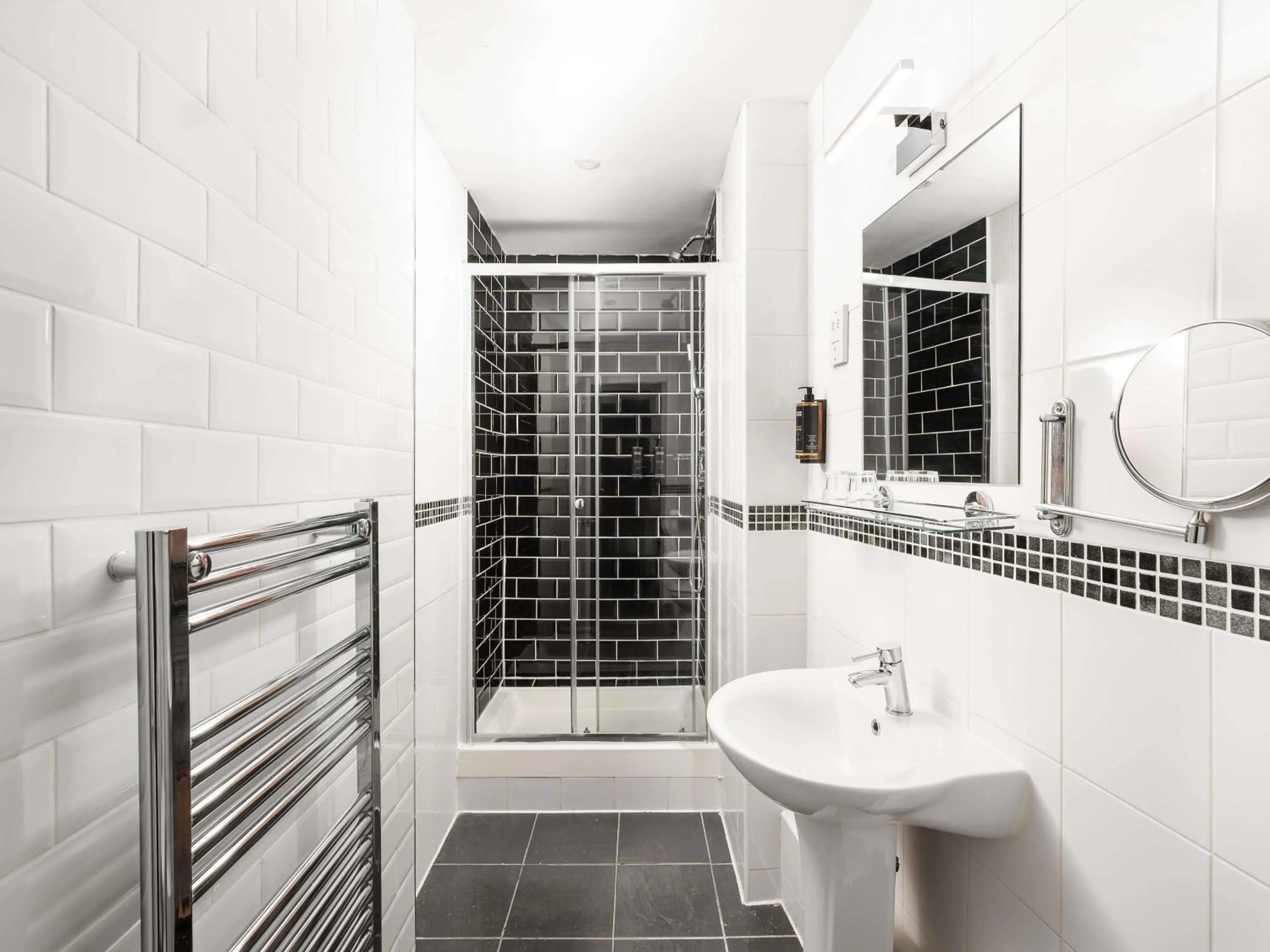 Bedroom in Mercure Doncaster Centre Danum Hotel