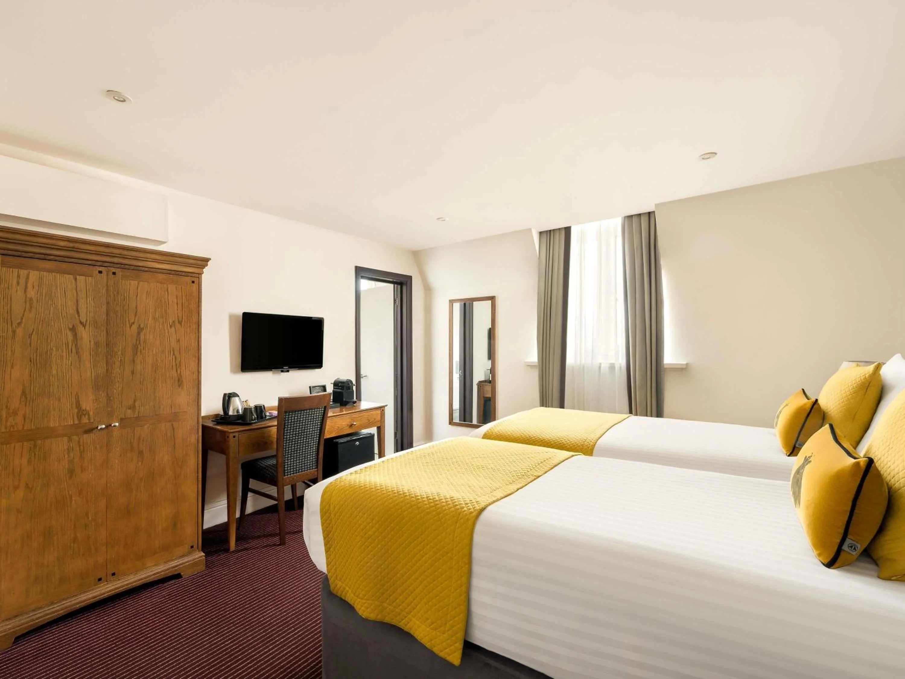 Bedroom, Bed in Mercure Doncaster Centre Danum Hotel
