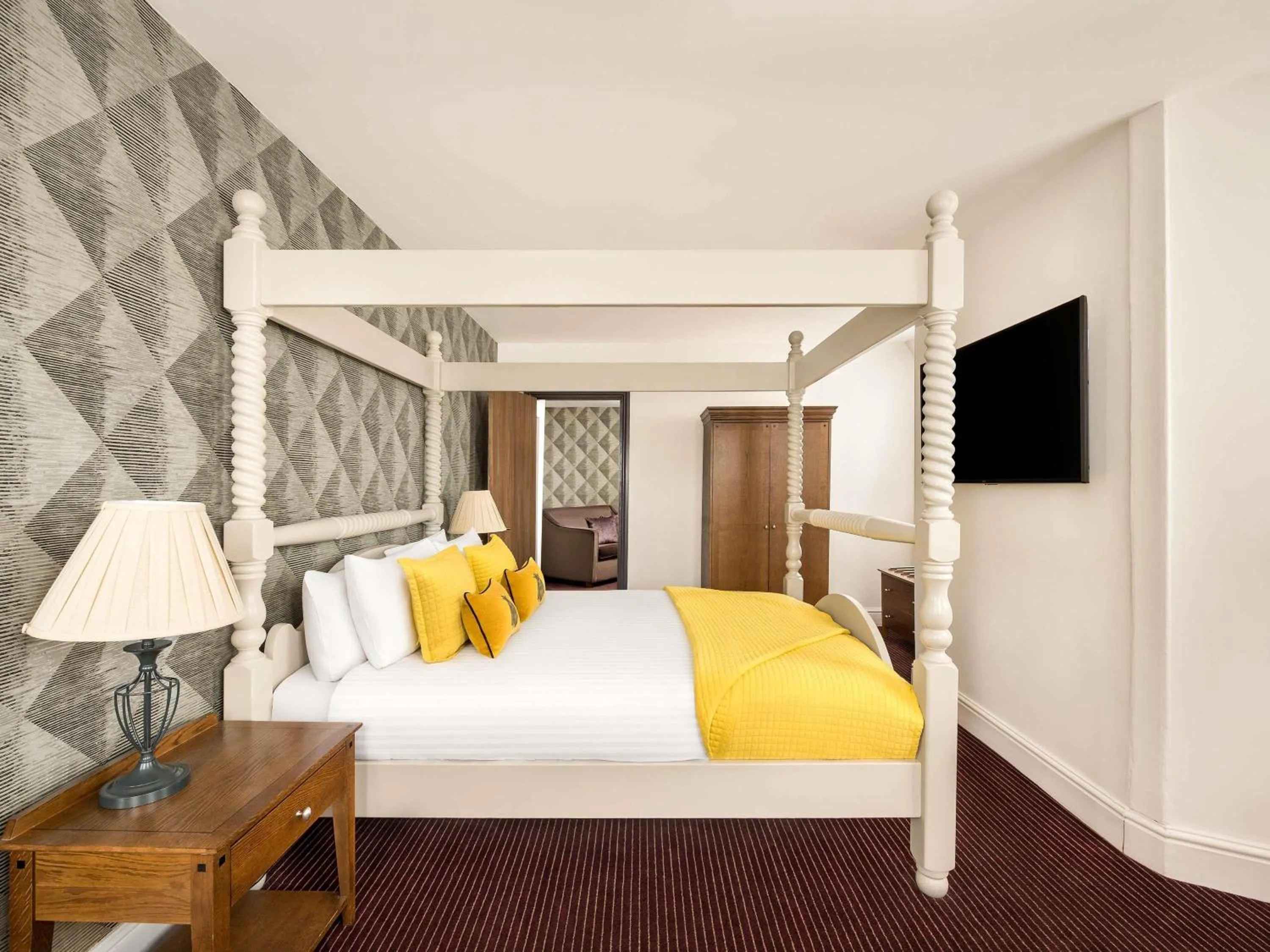 Bedroom, Bed in Mercure Doncaster Centre Danum Hotel