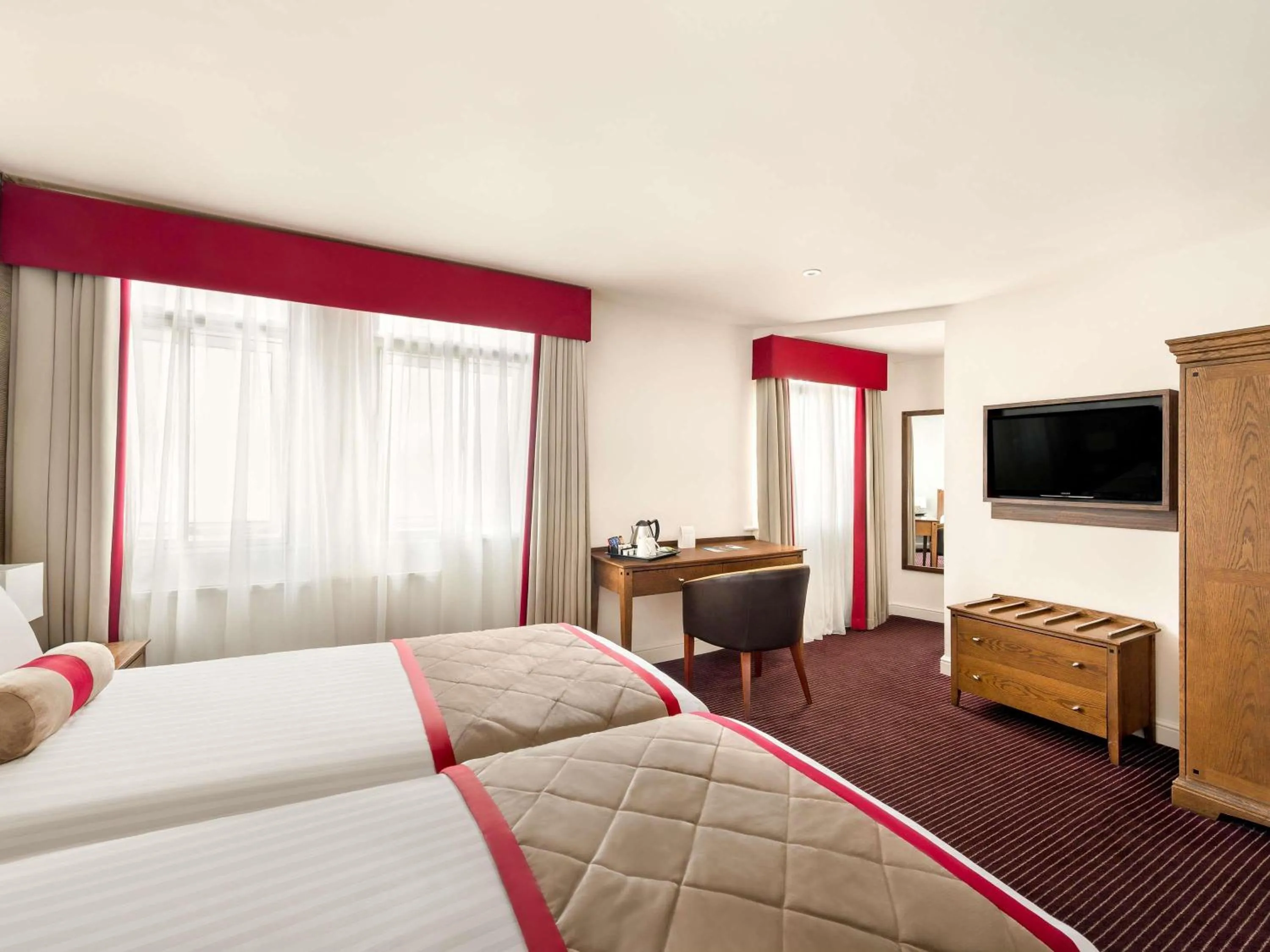 Bedroom, Bed in Mercure Doncaster Centre Danum Hotel