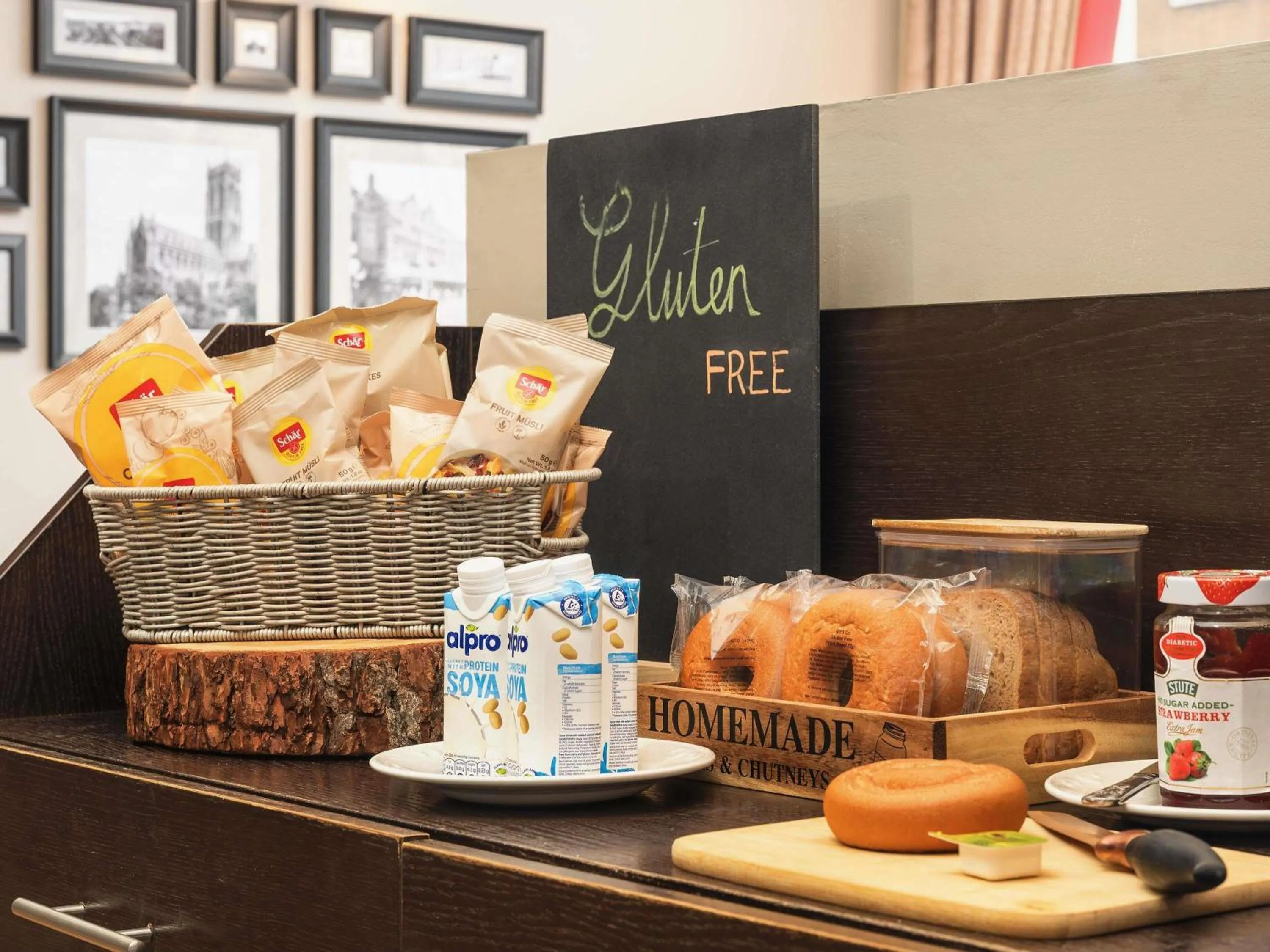 Restaurant/places to eat in Mercure Doncaster Centre Danum Hotel