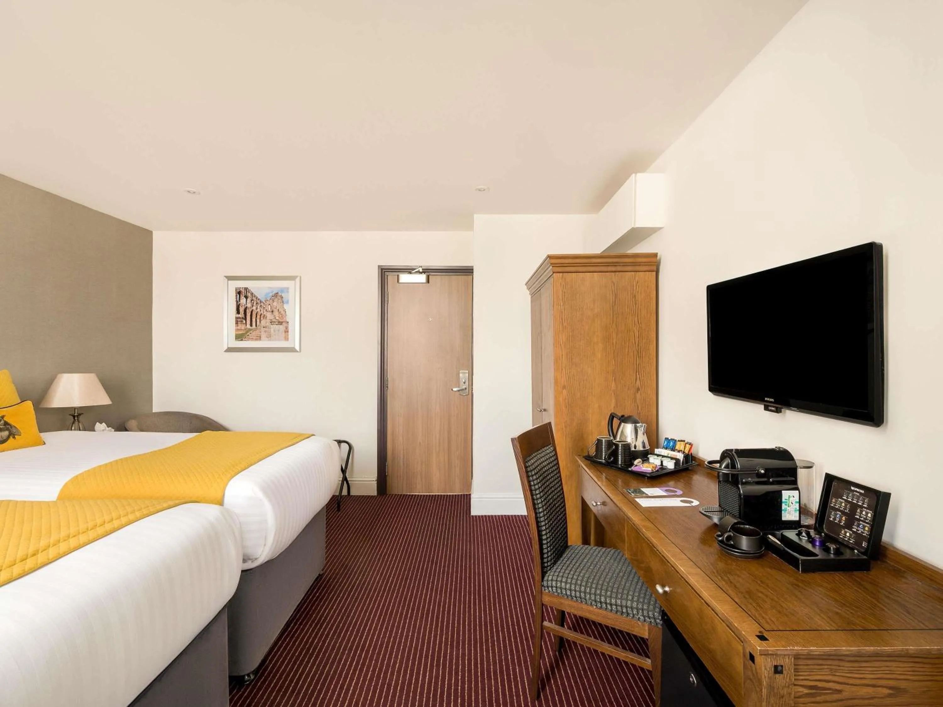 Bedroom, Bed in Mercure Doncaster Centre Danum Hotel