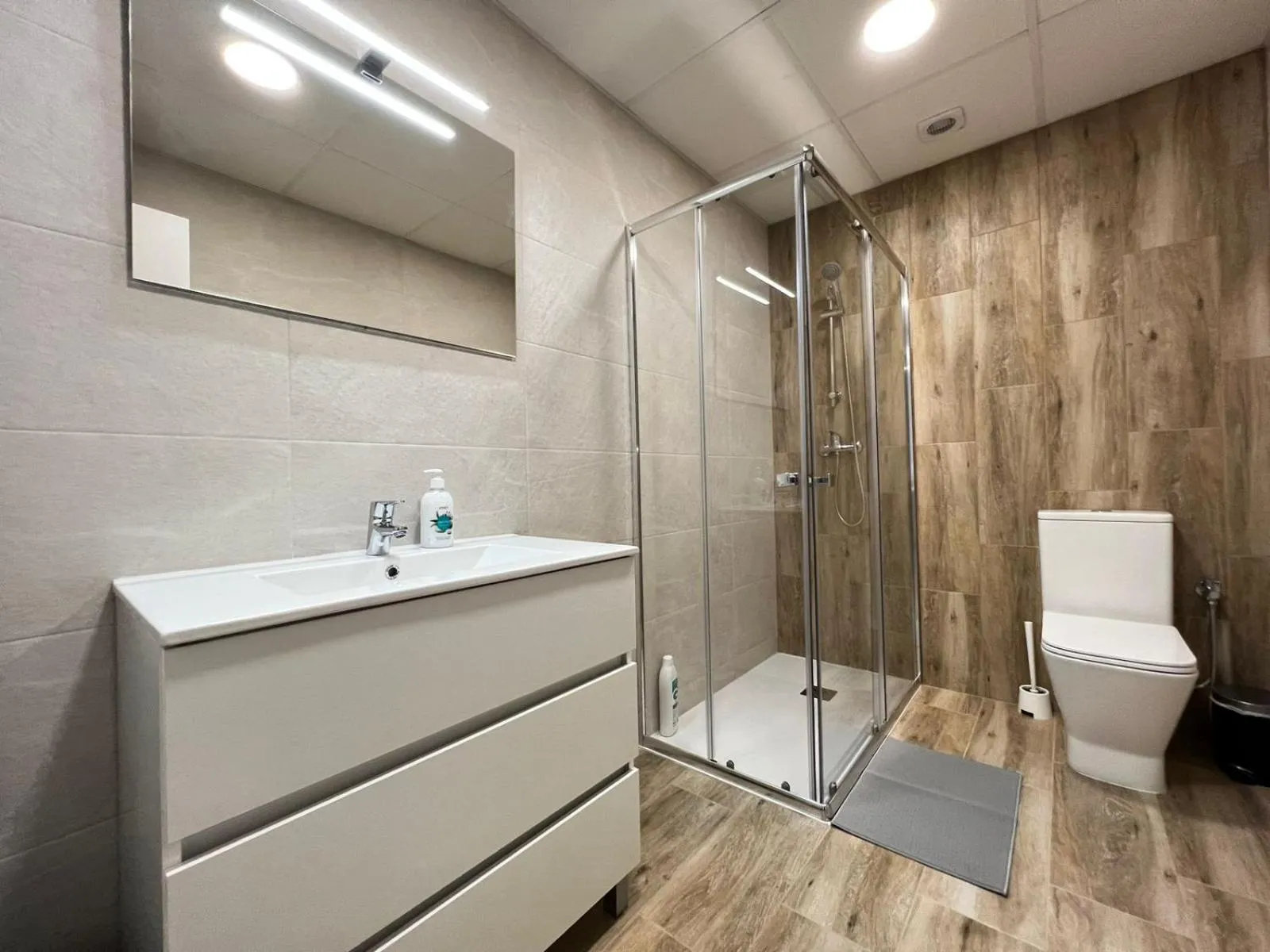 Shower in Rodrigues 15