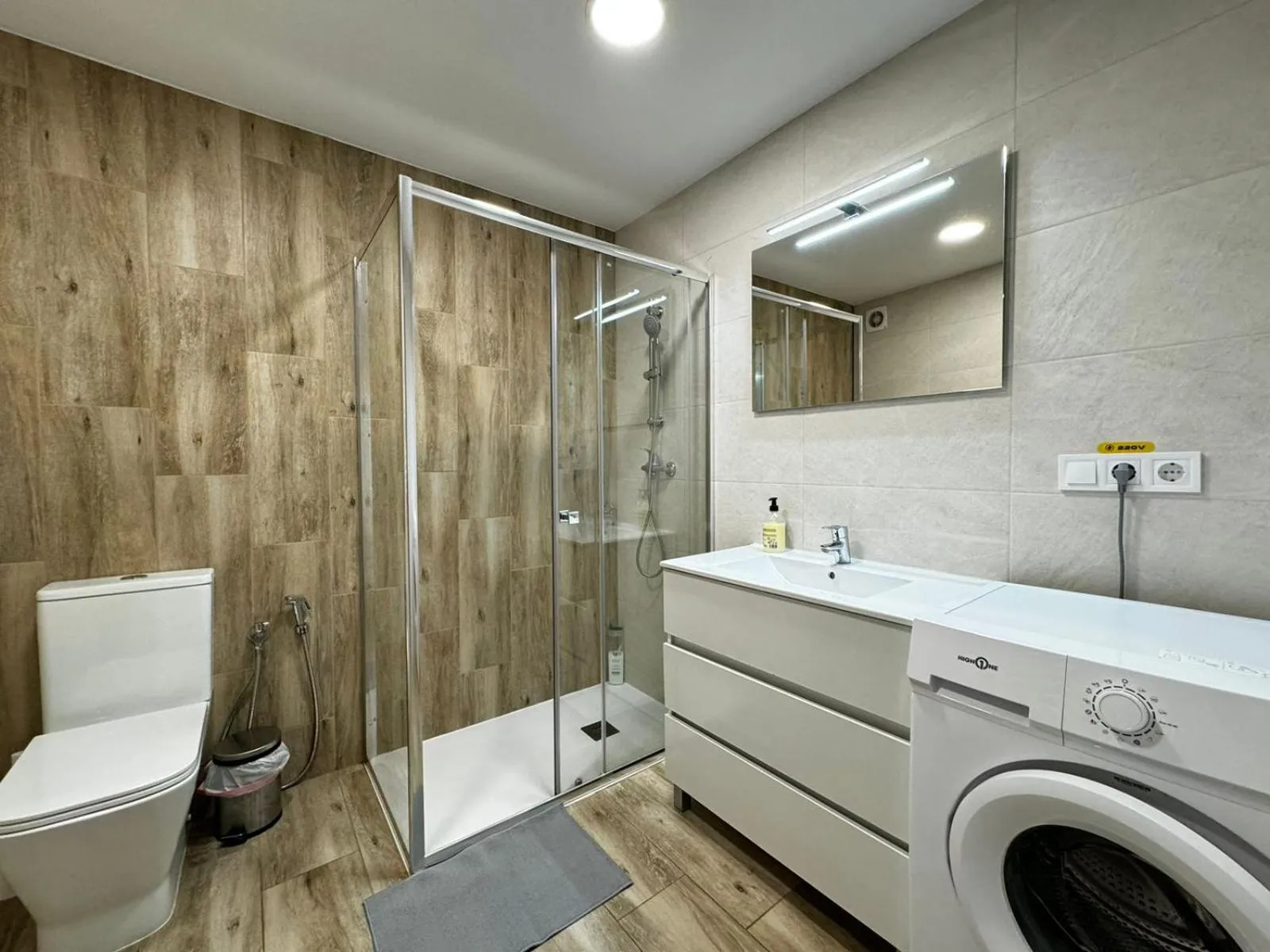 Shower in Rodrigues 15