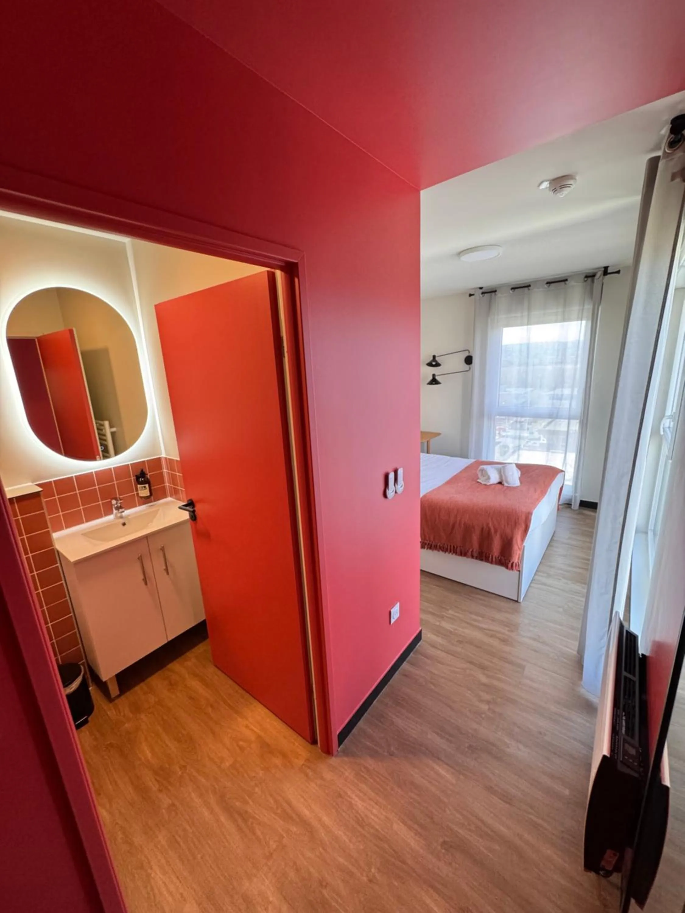 Bathroom, Bed in Hife Toulouse Sud Labège