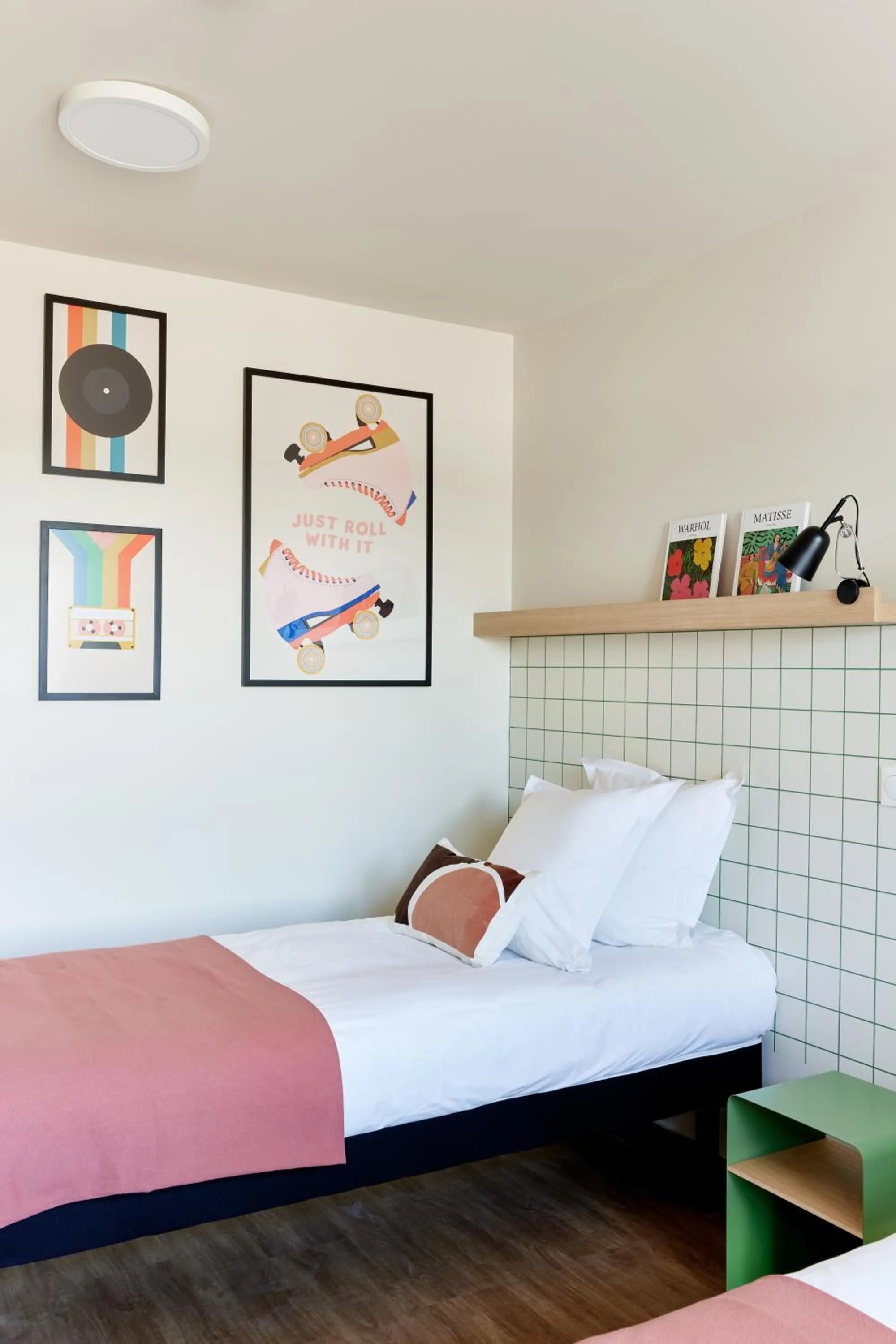 Photo of the whole room, Bed in Hife Toulouse Sud Labège