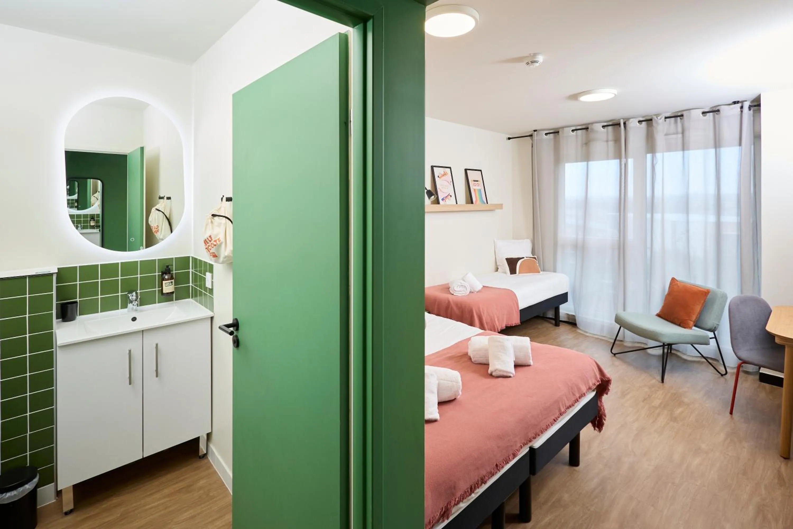 Photo of the whole room, Bed in Hife Toulouse Sud Labège