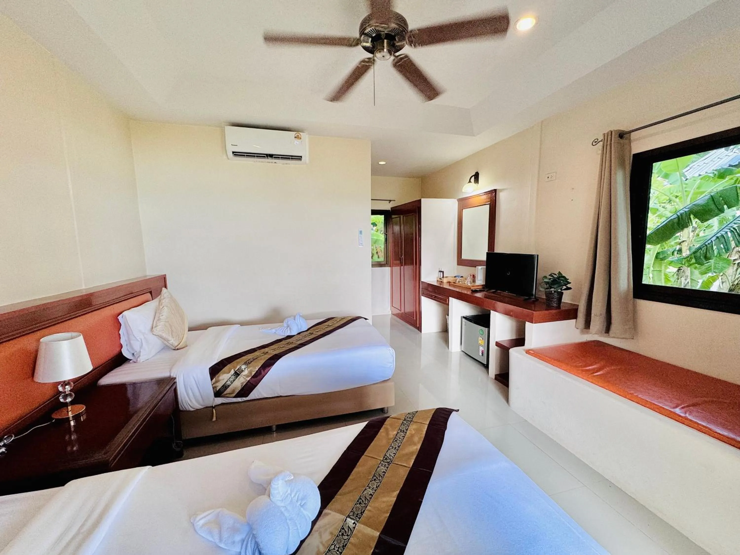 Bed in Lamai Bayview Boutique Resort