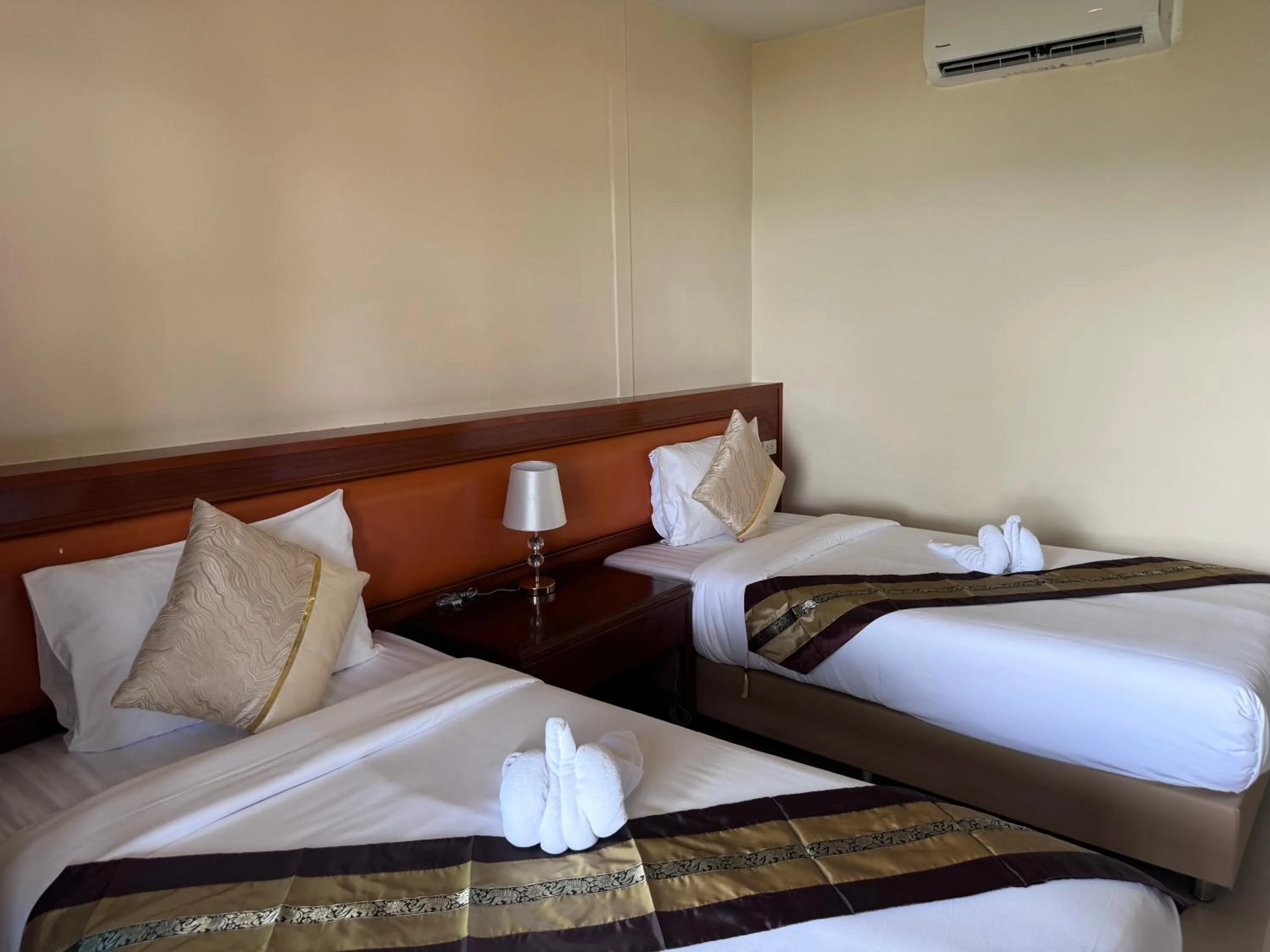 Bed in Lamai Bayview Boutique Resort