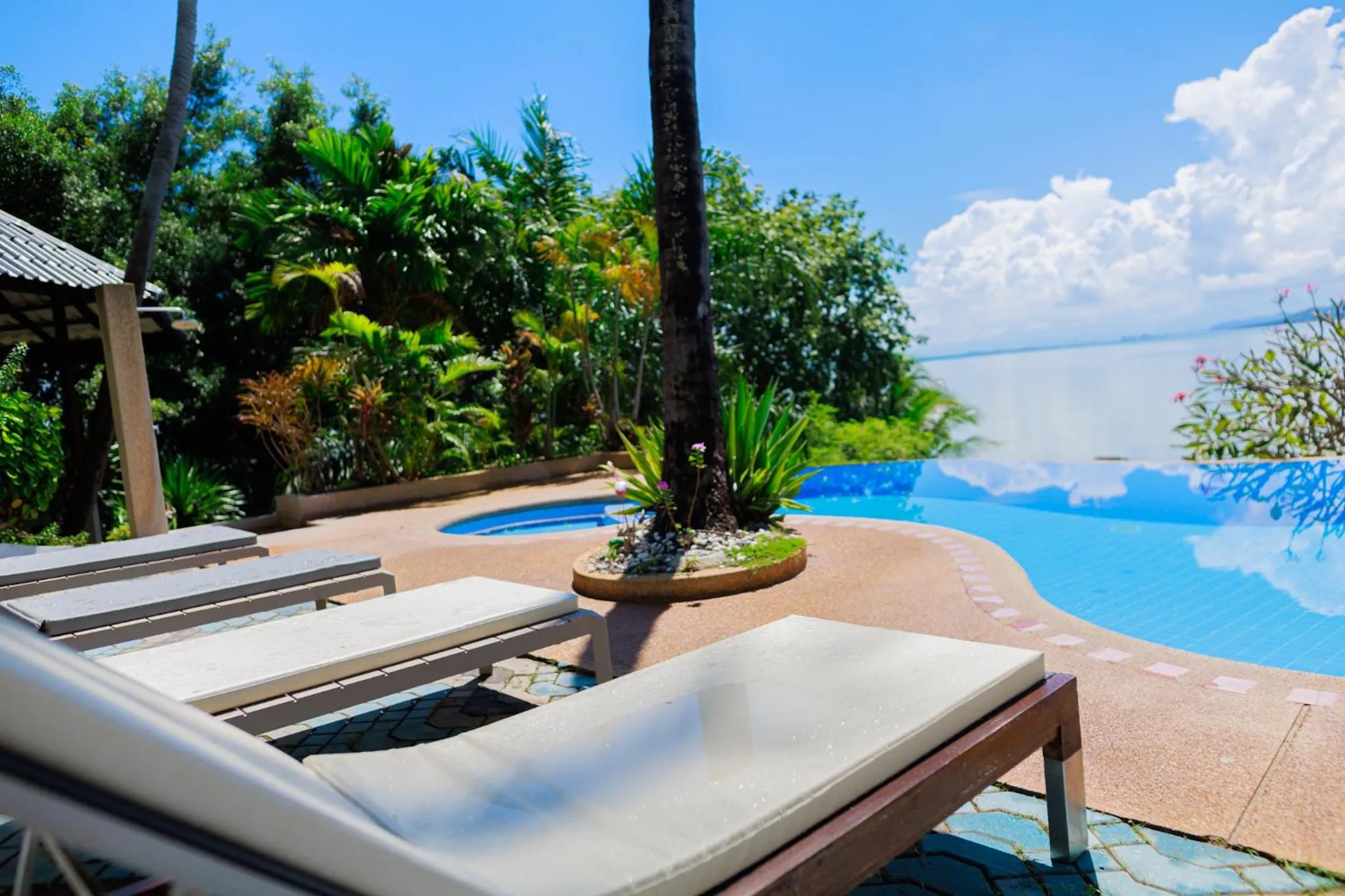 Swimming pool in Lamai Bayview Boutique Resort