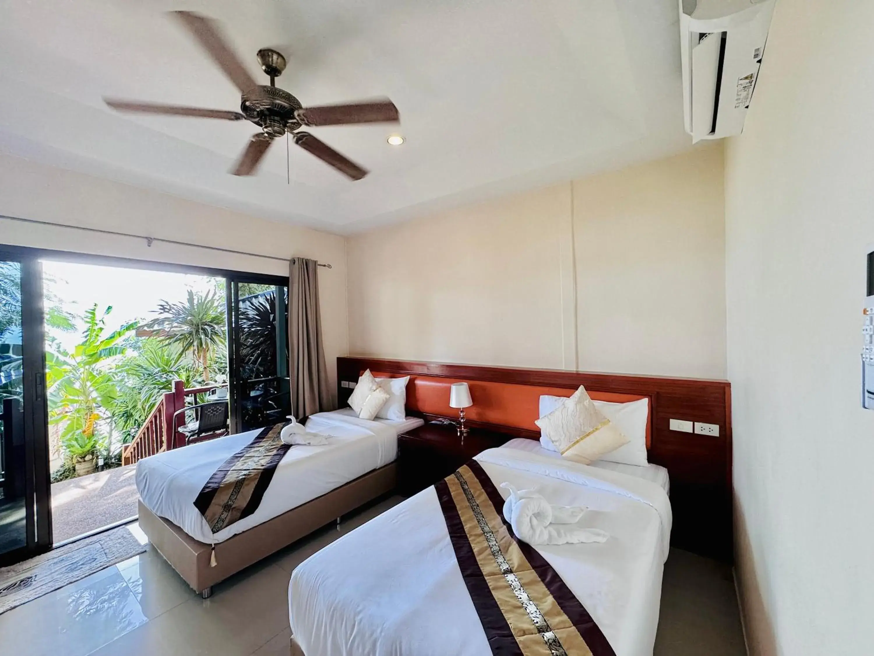 Superior Twin Room with Garden View in Lamai Bayview Boutique Resort Superior Twin Room with Garden View in Lamai Bayview Boutique Resort