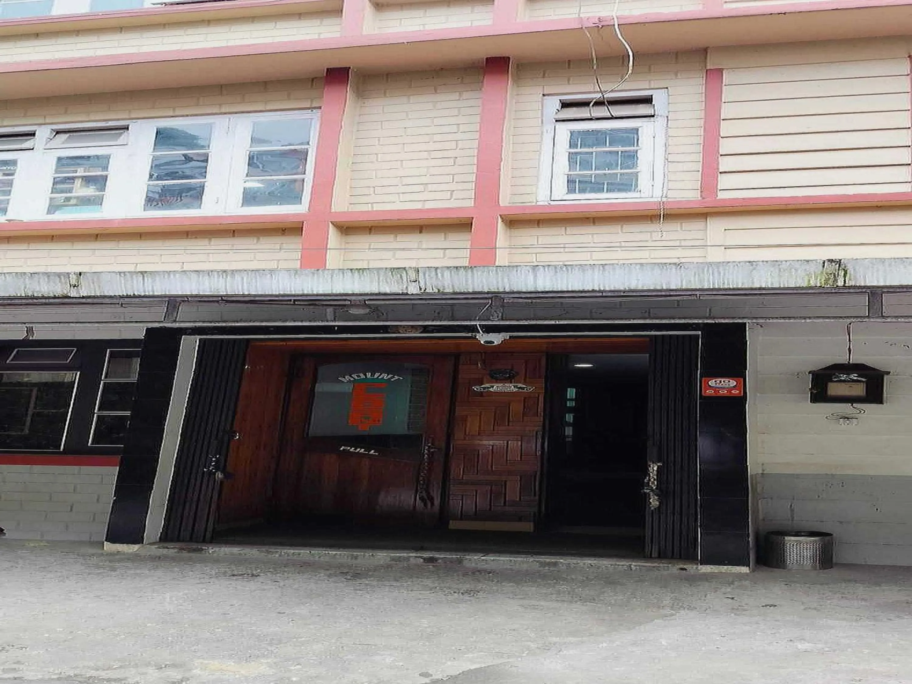 Facade/entrance in Collection O Mount Pleasant