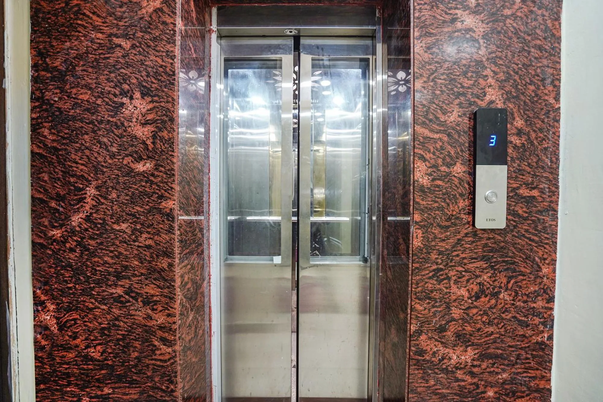 elevator in Super OYO Hotel O Rameshwaram Inn