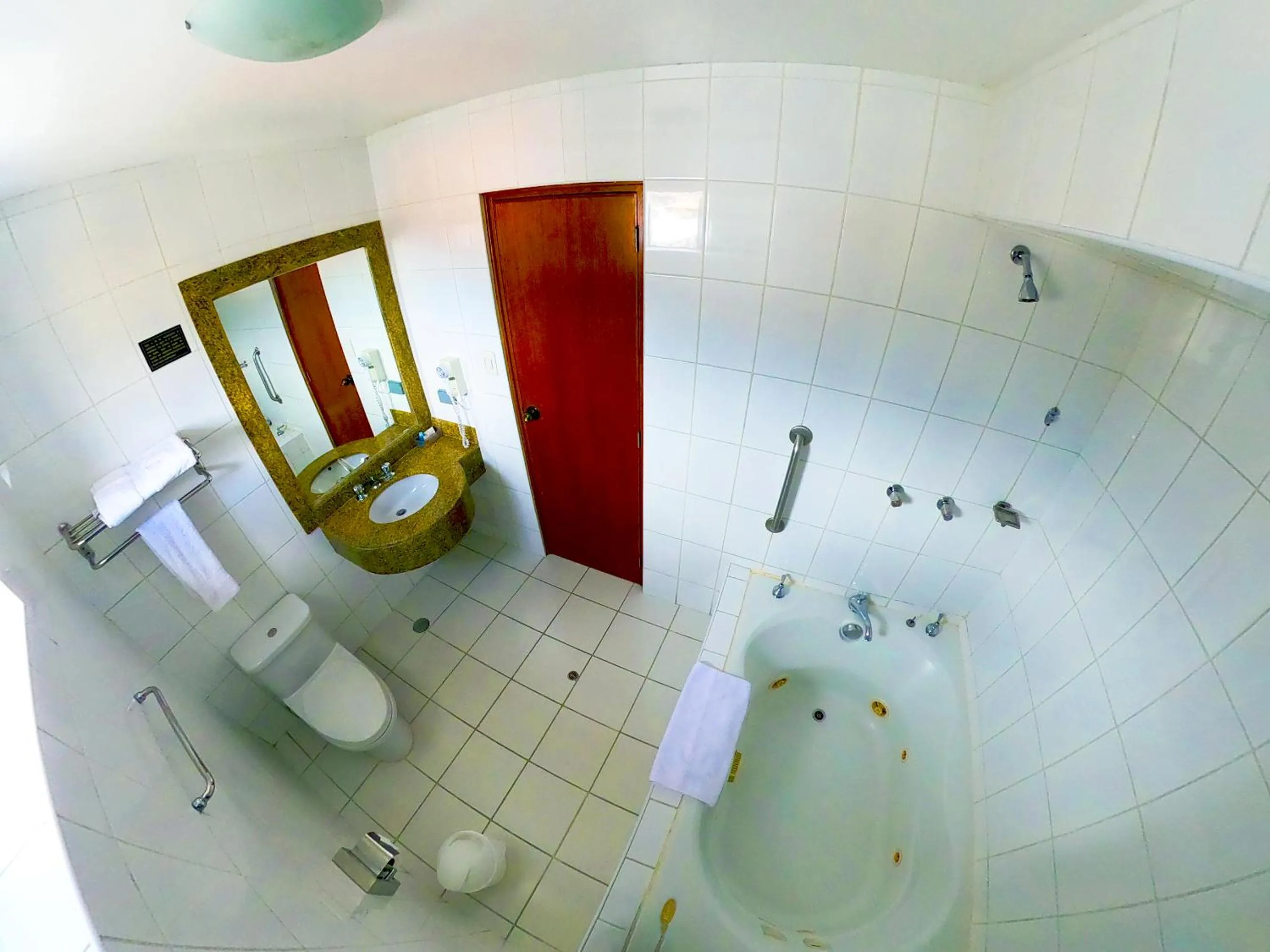 Shower in Hotel La Joya