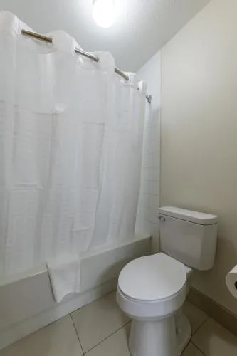 Super 8 by Wyndham Golden