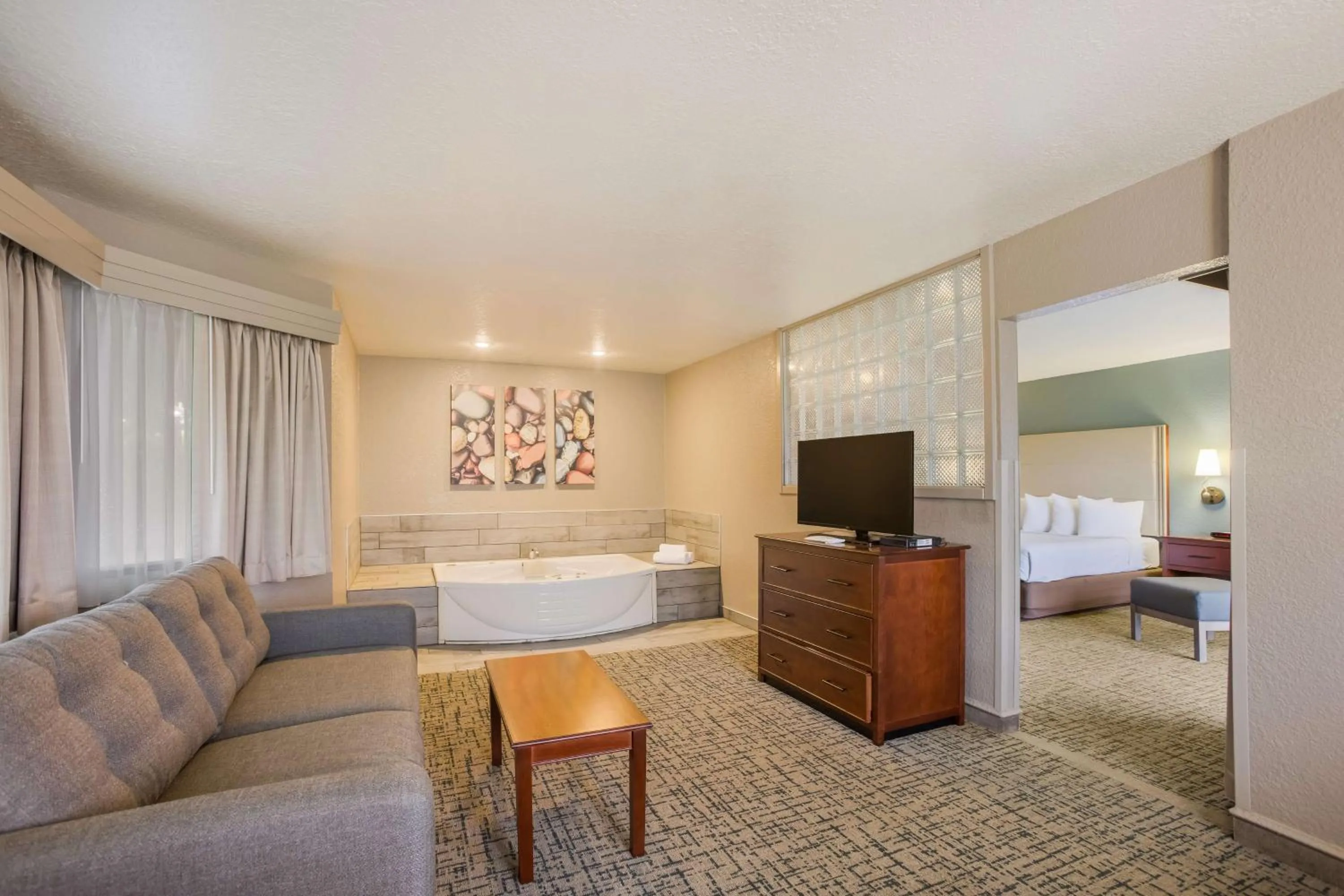 Bedroom, Bed in Best Western Harbour Pointe Lakefront