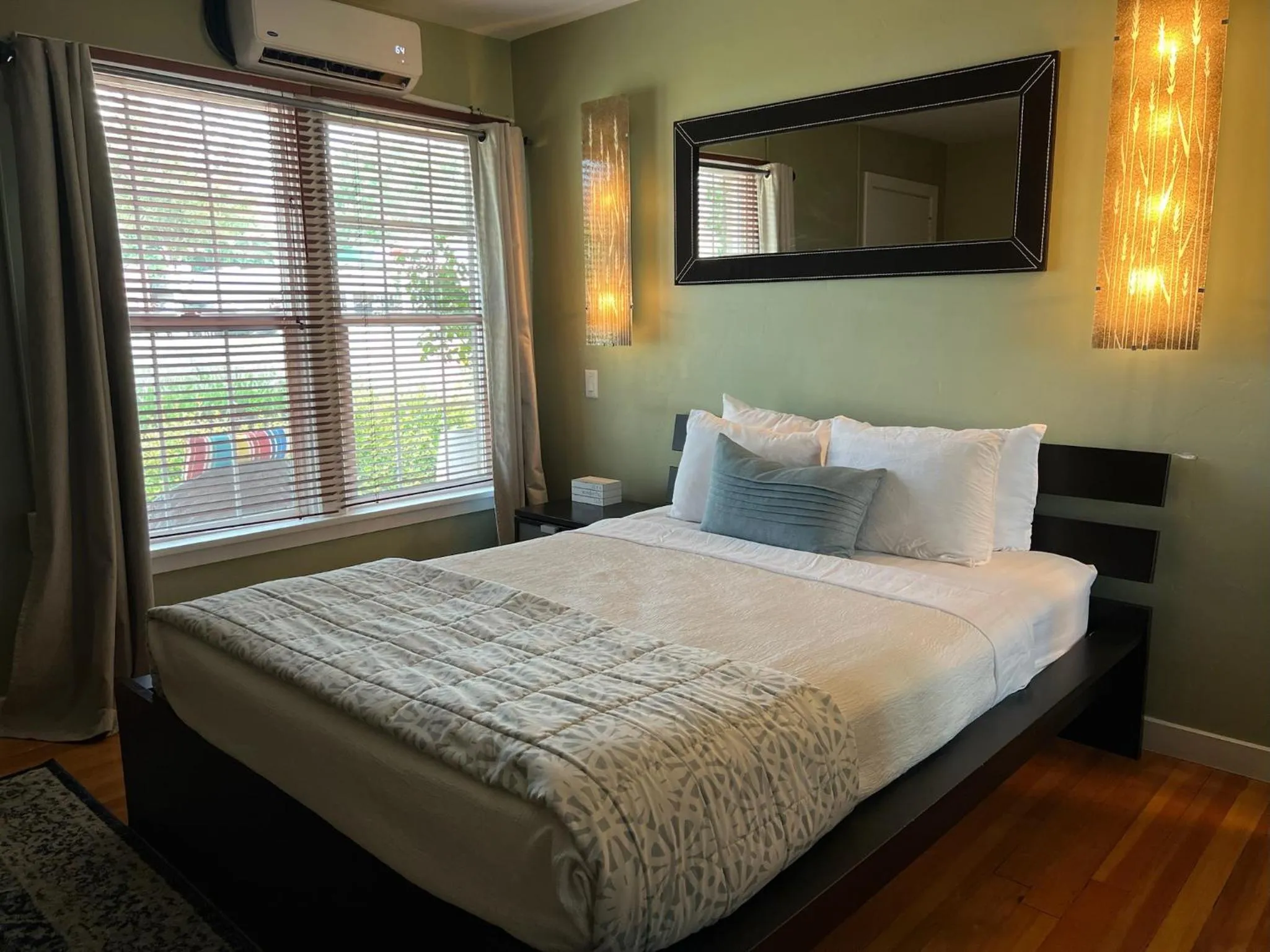 Bed in The Flagstone Boutique Inn & Suites