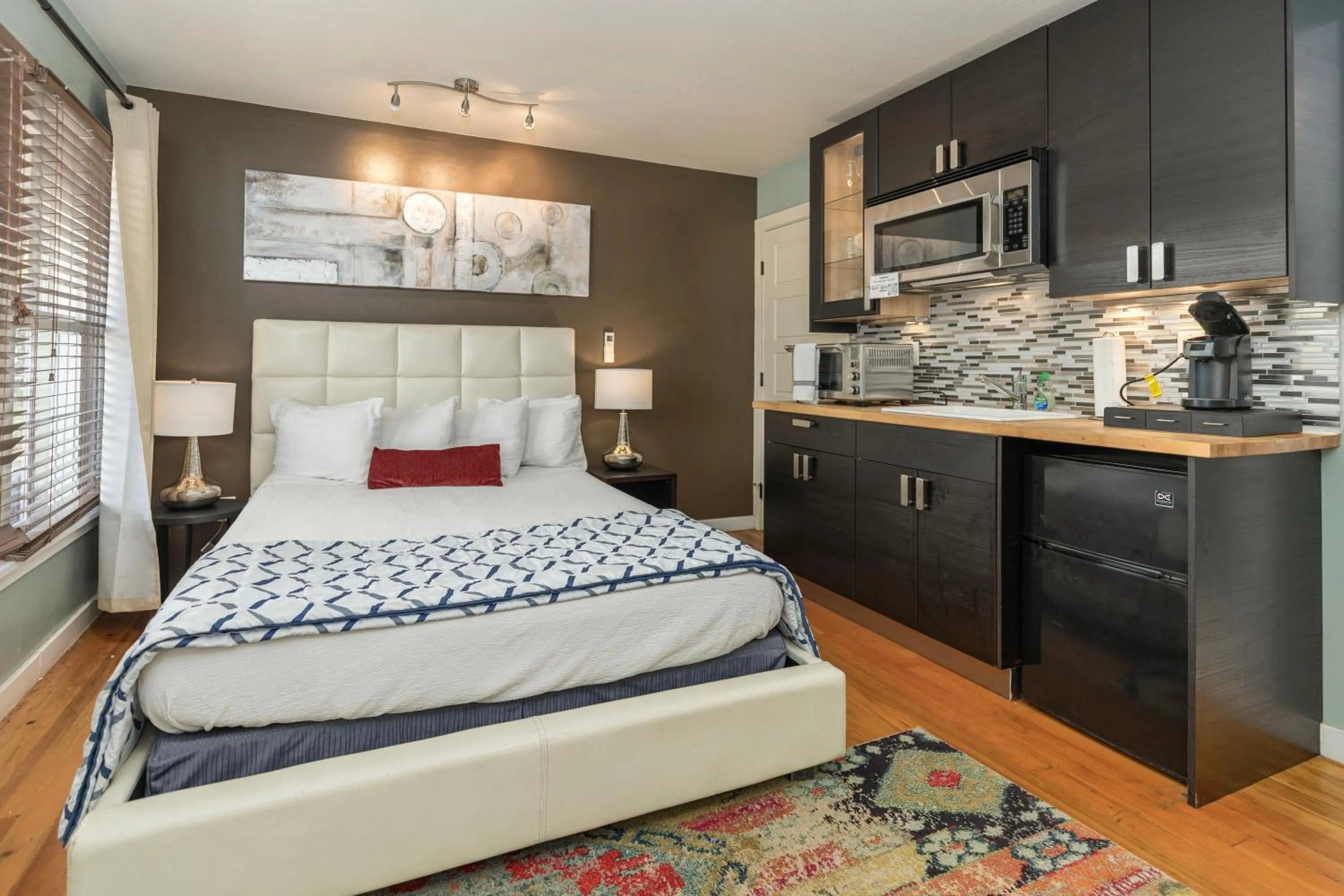 Bed in The Flagstone Boutique Inn & Suites