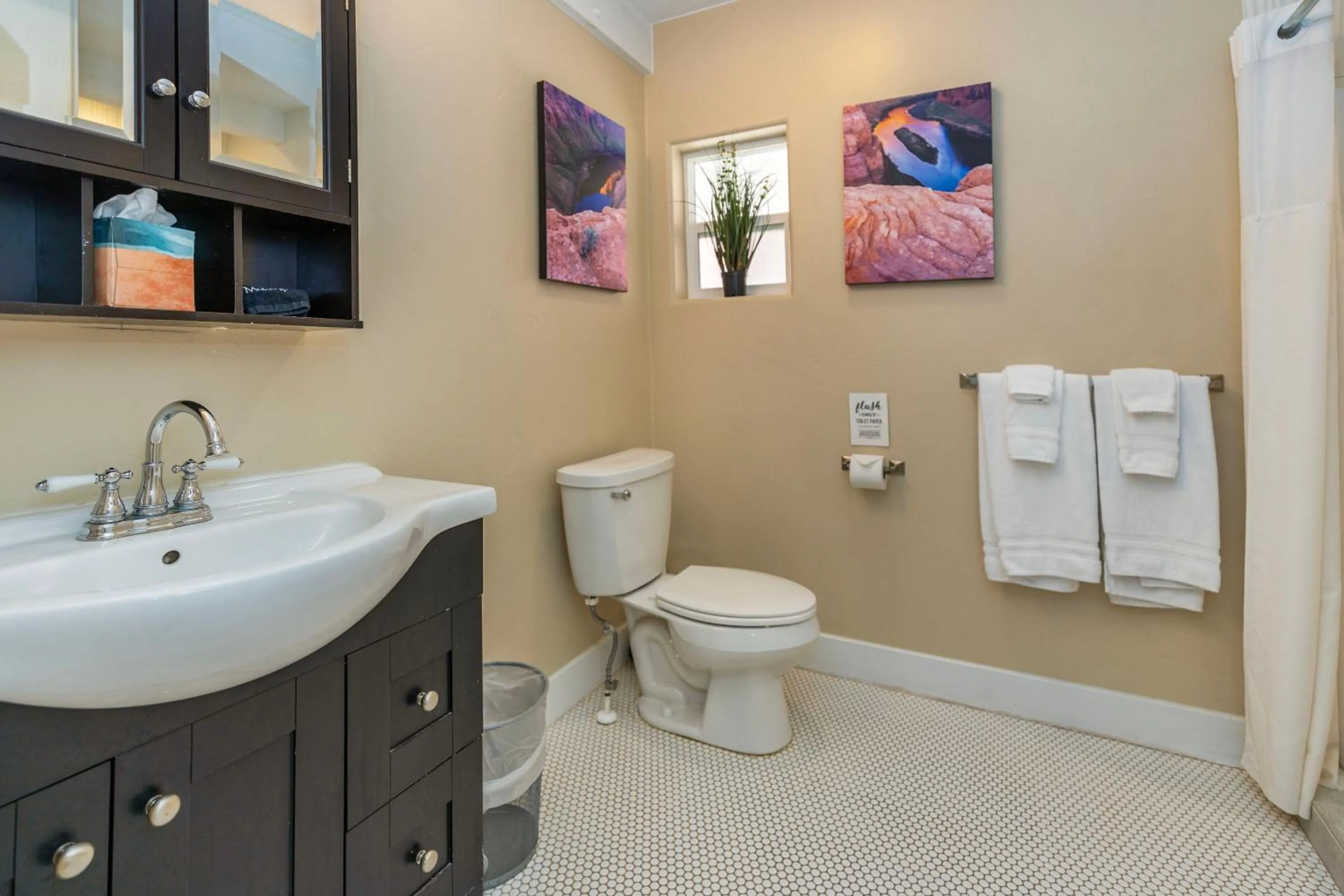 Bathroom in The Flagstone Boutique Inn & Suites