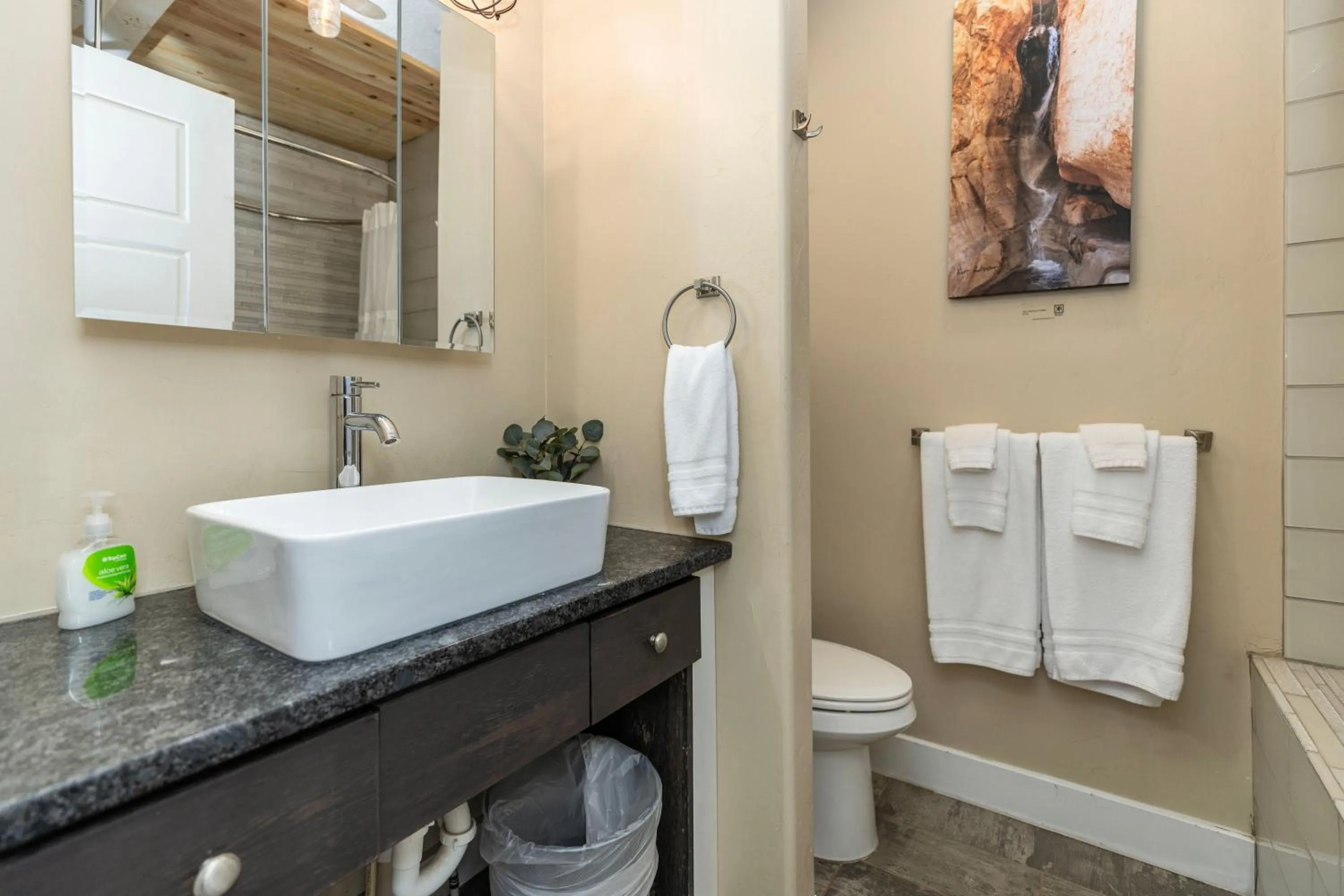 Bathroom in The Flagstone Boutique Inn & Suites