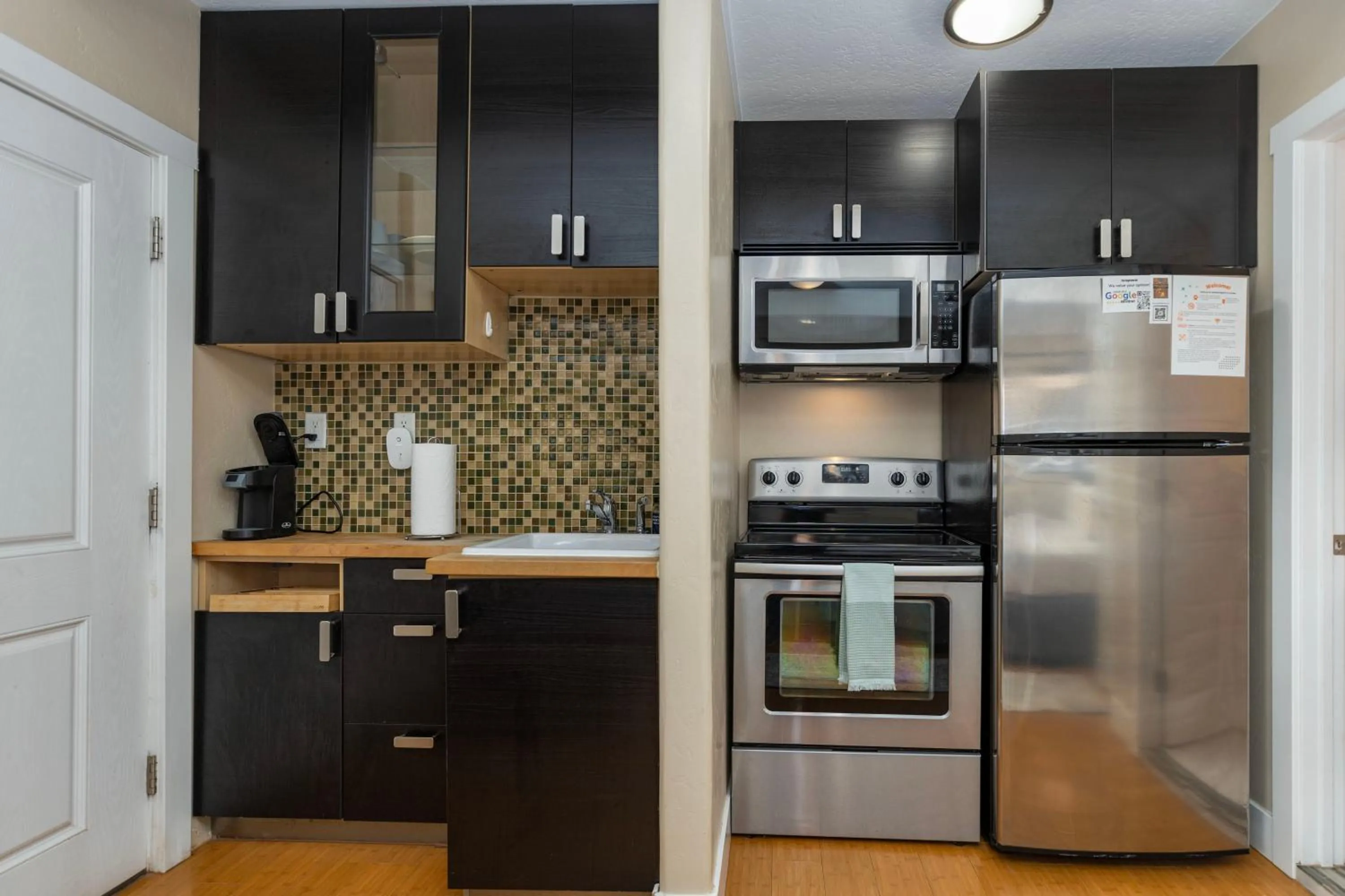kitchen in The Flagstone Boutique Inn & Suites