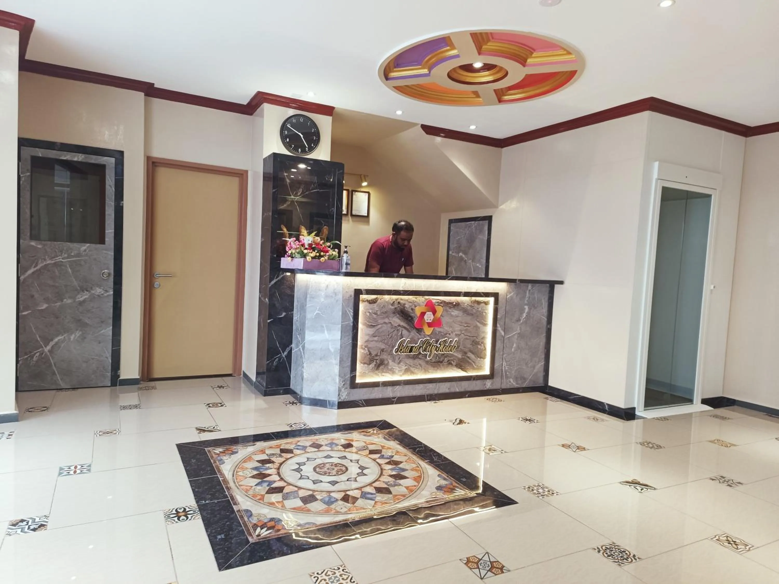 Lobby or reception in Capital O 90897 Island City Hotel