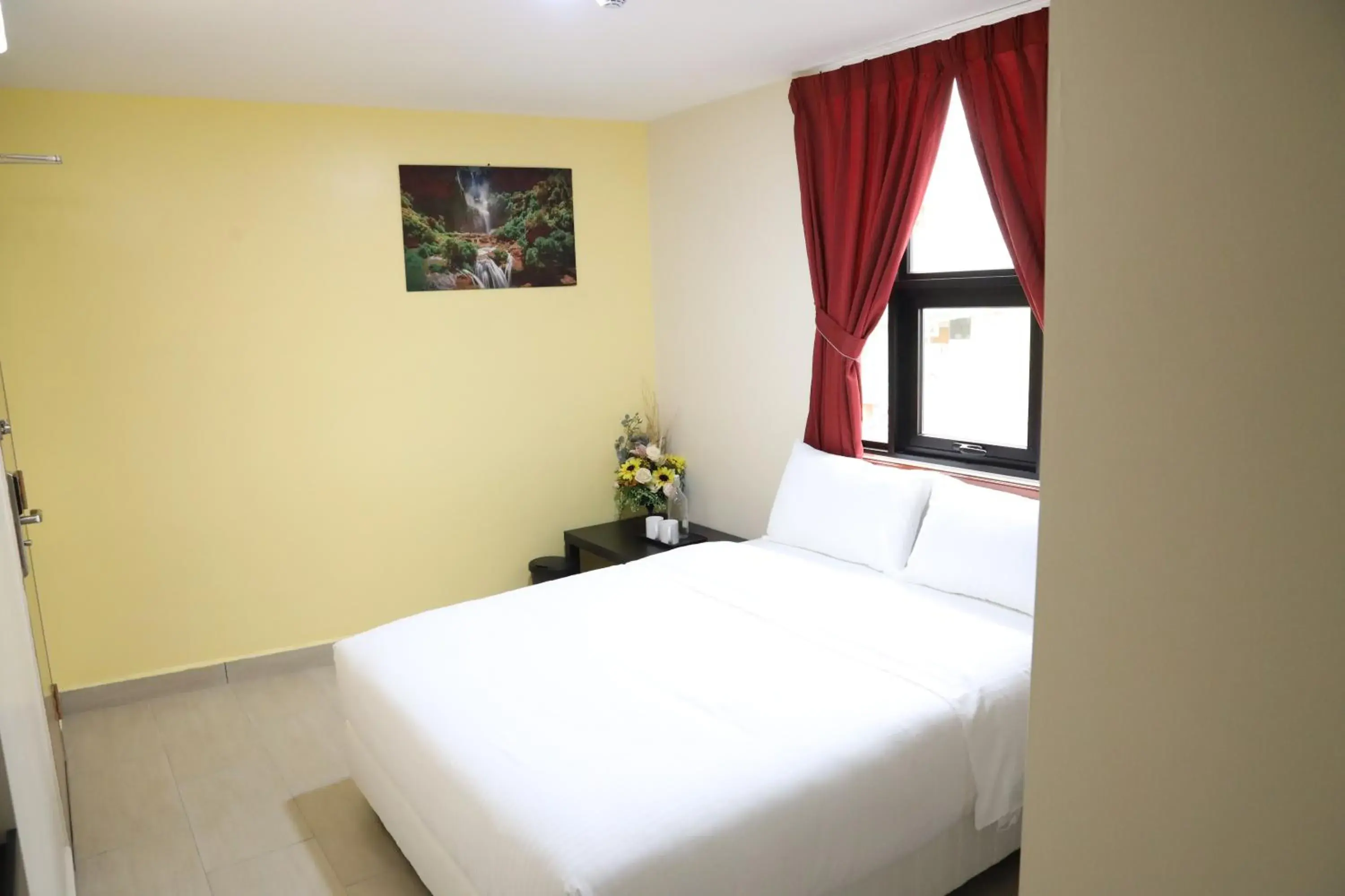 Deluxe Queen Room - single occupancy in Capital O 90897 Island City Hotel Deluxe Queen Room - single occupancy in Capital O 90897 Island City Hotel