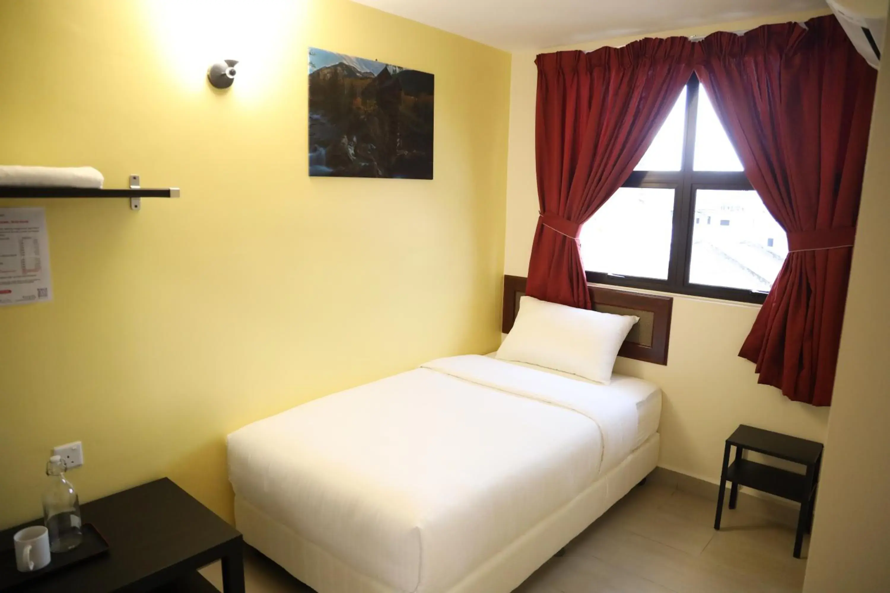 Deluxe Single Room - single occupancy in Capital O 90897 Island City Hotel Deluxe Single Room - single occupancy in Capital O 90897 Island City Hotel