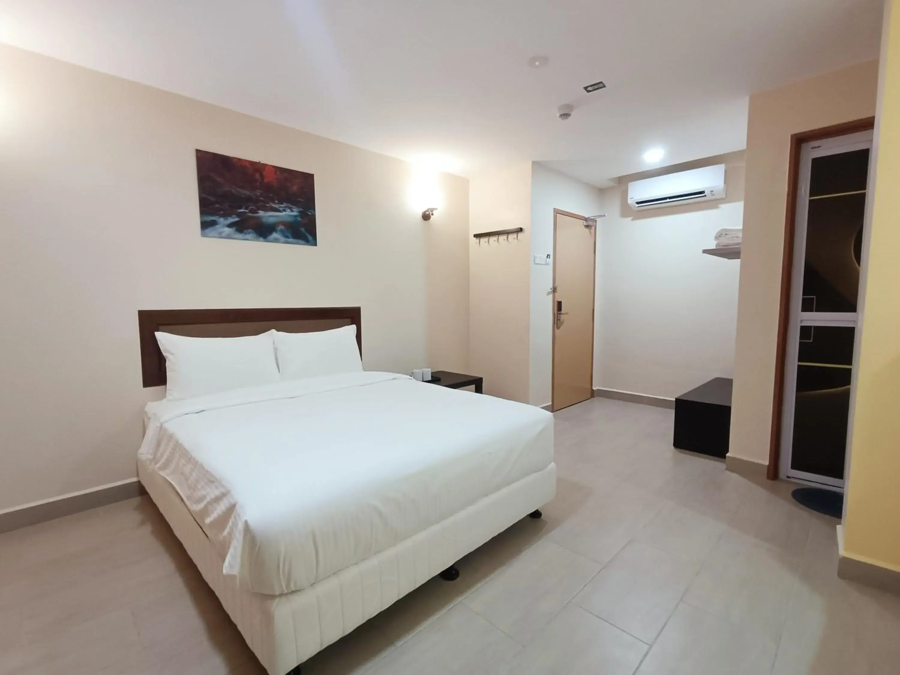 Superior Double Room - single occupancy in Capital O 90897 Island City Hotel Superior Double Room - single occupancy in Capital O 90897 Island City Hotel