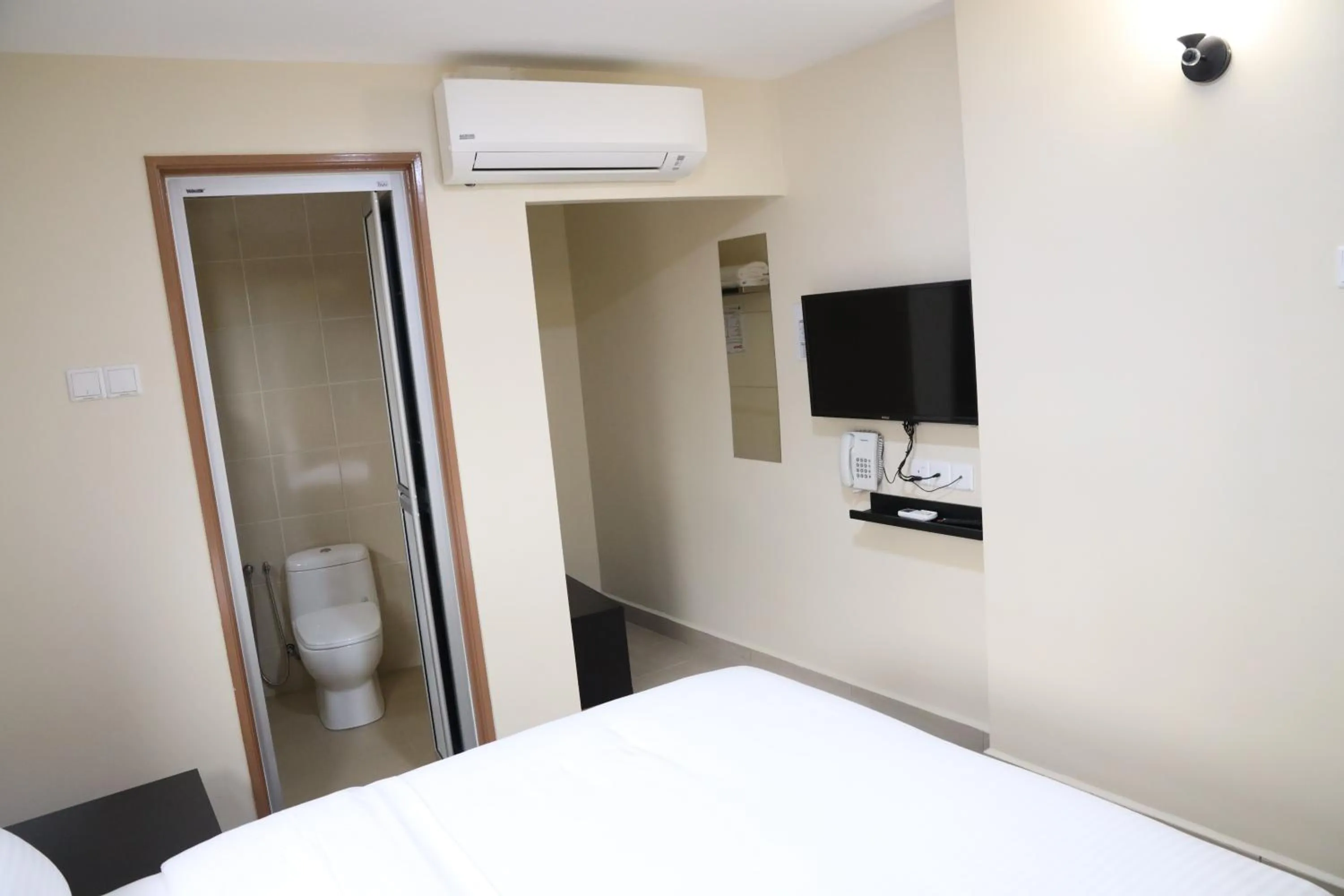 Bedroom, Bed in Capital O 90897 Island City Hotel