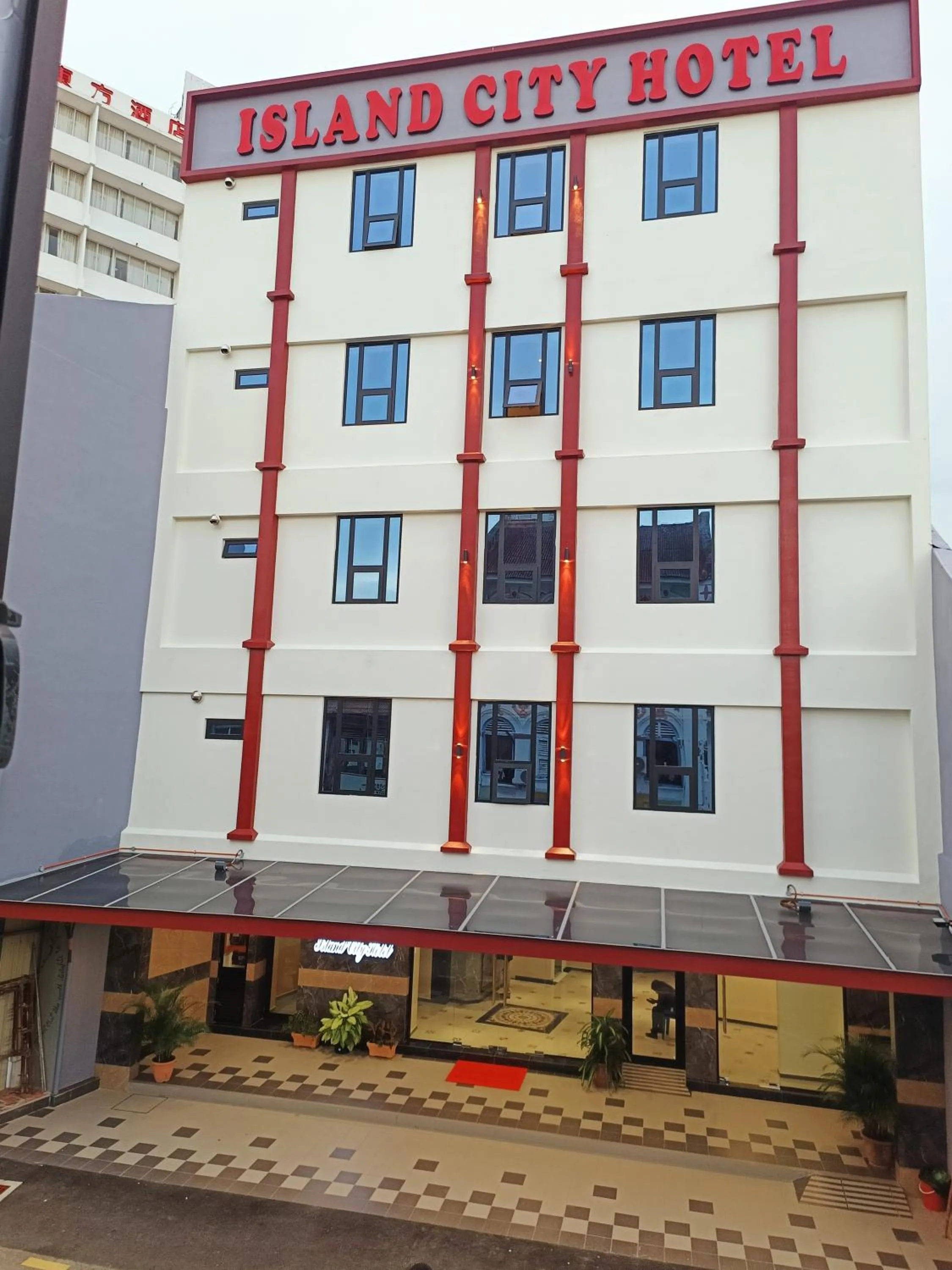 Facade/entrance in Capital O 90897 Island City Hotel