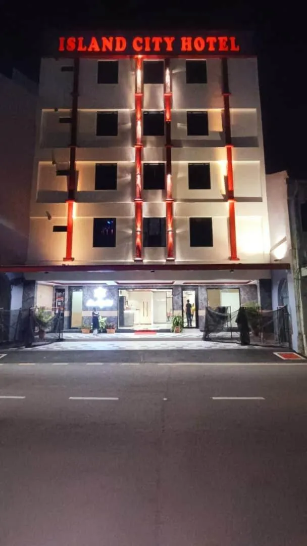 Facade/entrance in Capital O 90897 Island City Hotel