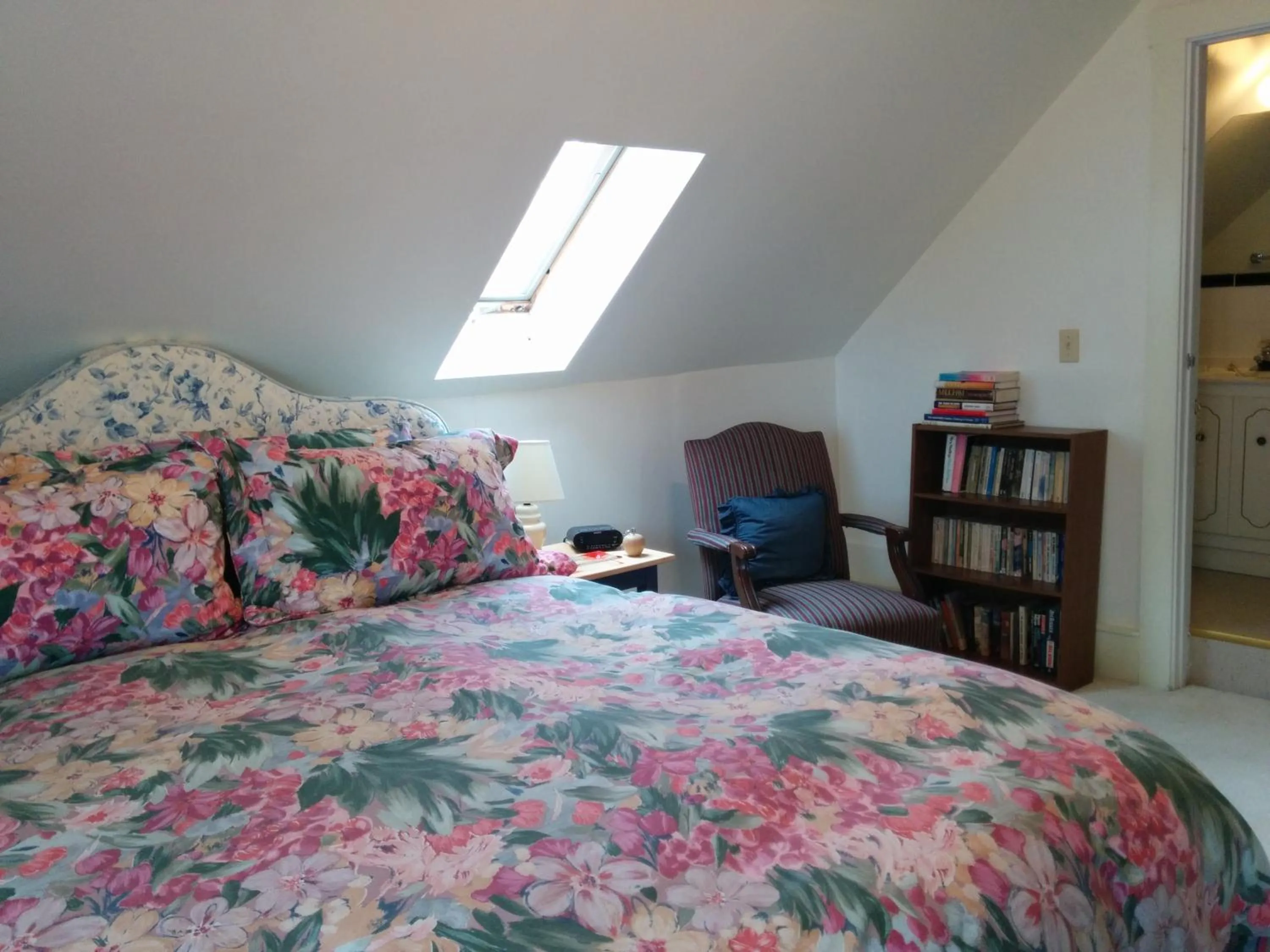 Bed in Fairmont House Bed & Breakfast