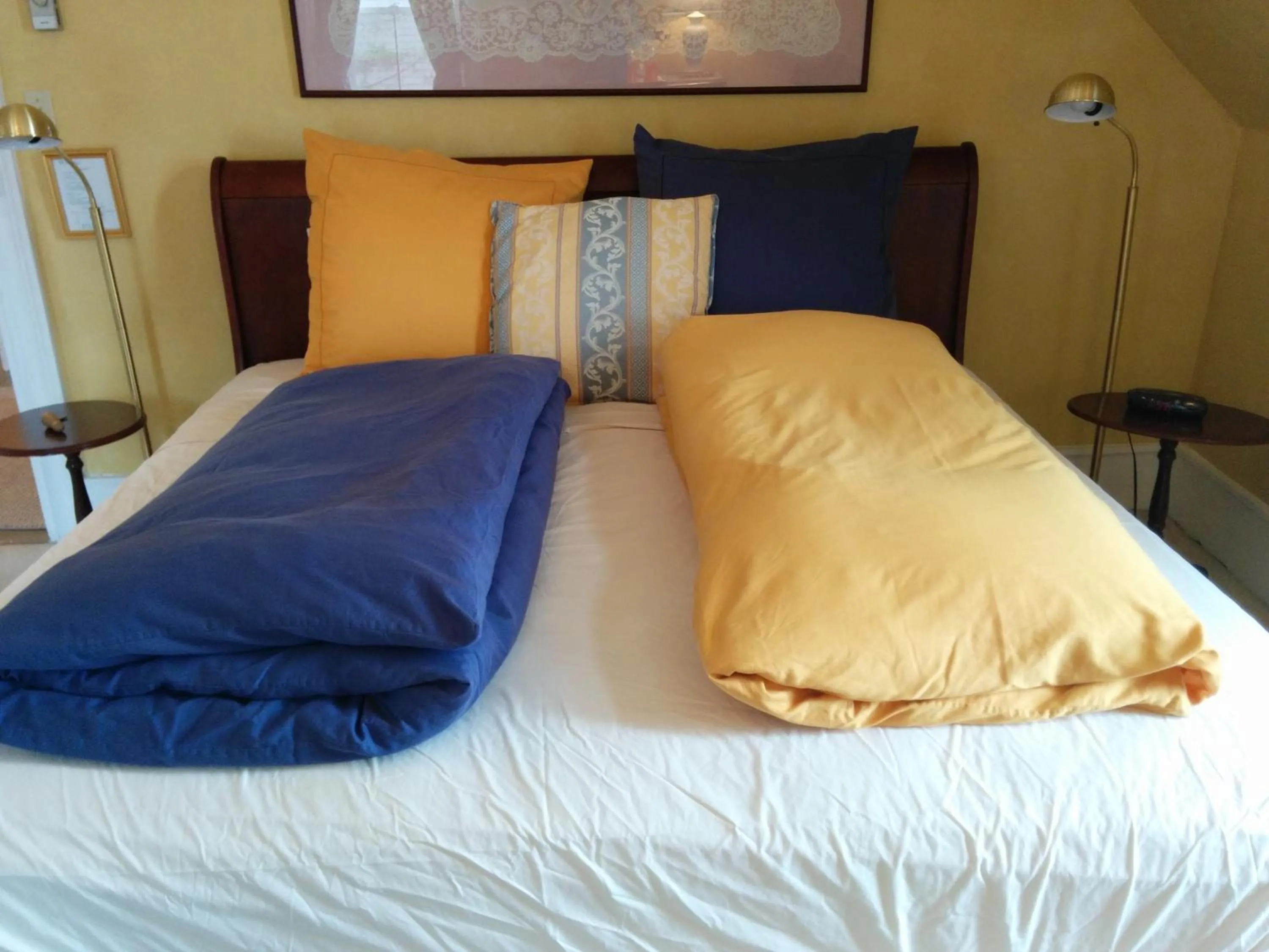 Bed in Fairmont House Bed & Breakfast