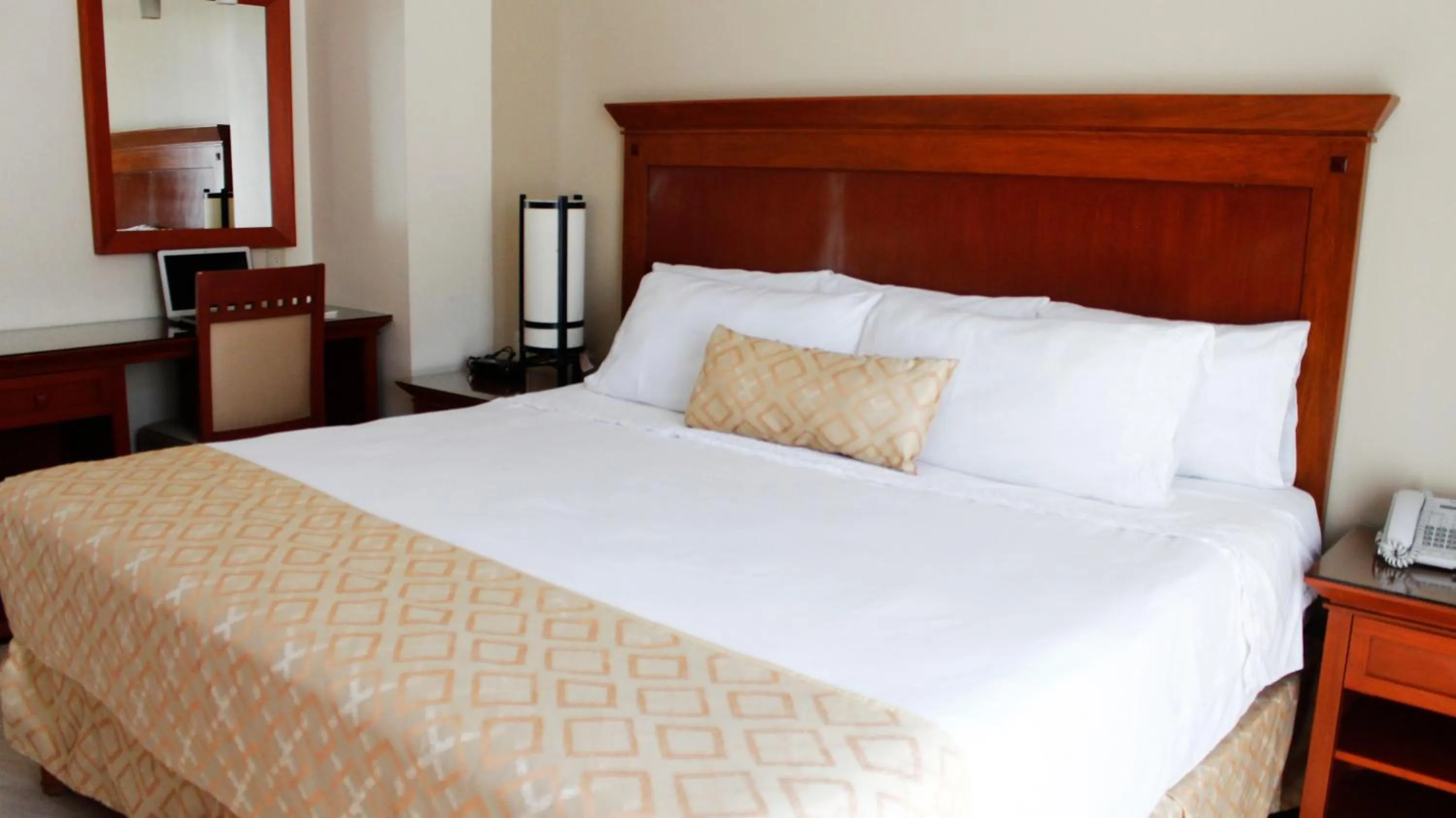 Bed in Hotel Magno Tepatitlán